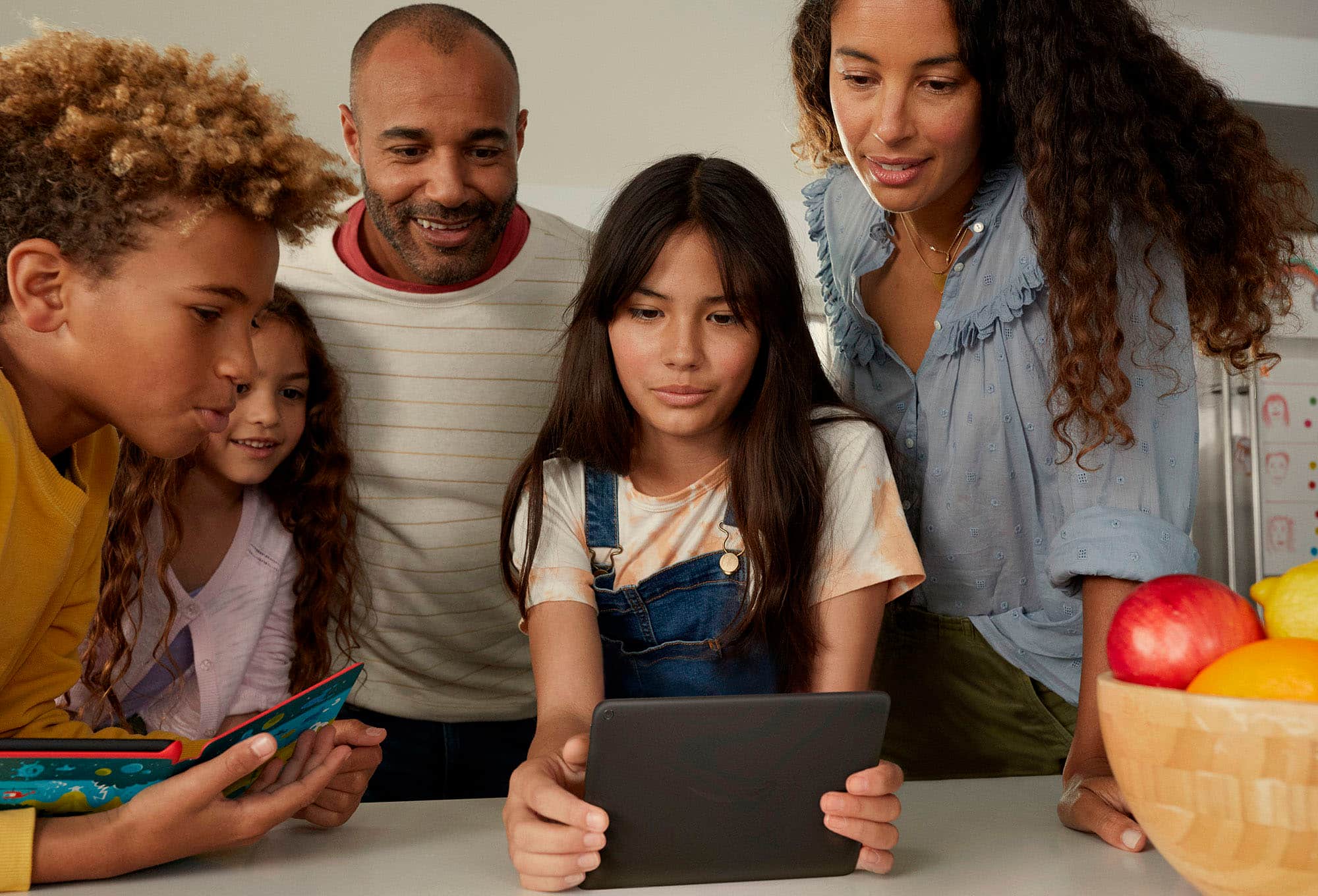 Alt View 12. Amazon - Fire HD 8 (2022) 8" HD tablet with Wi-Fi 32 GB - Denim.