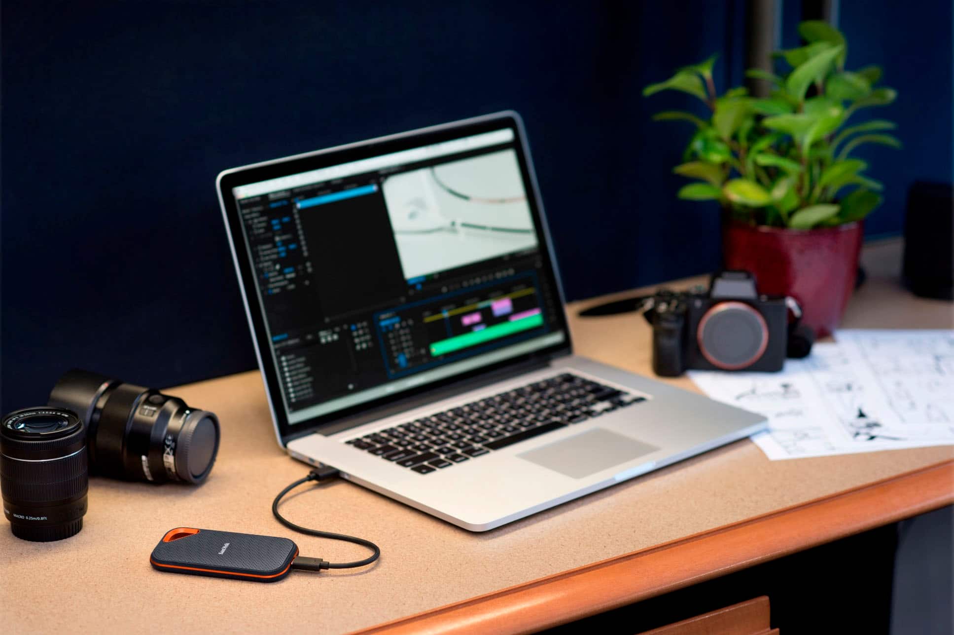 Alt View 16. SanDisk - Extreme Pro Portable 4TB External USB-C NVMe SSD - Black.