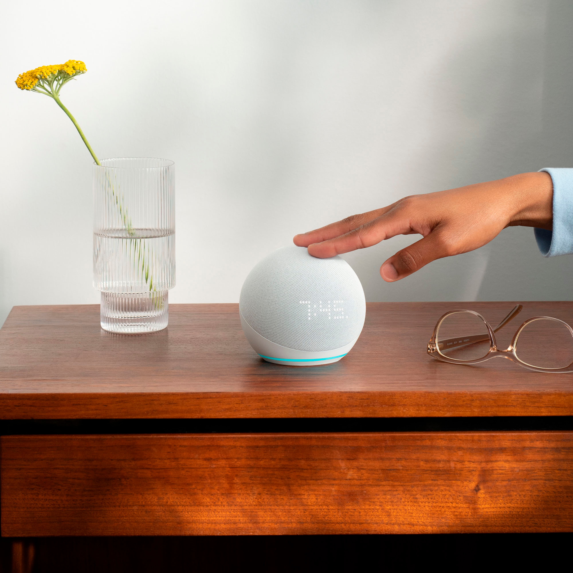  Echo Dot (5th Gen) with clock Cloud Blue with White Battery  Base :  Devices & Accessories