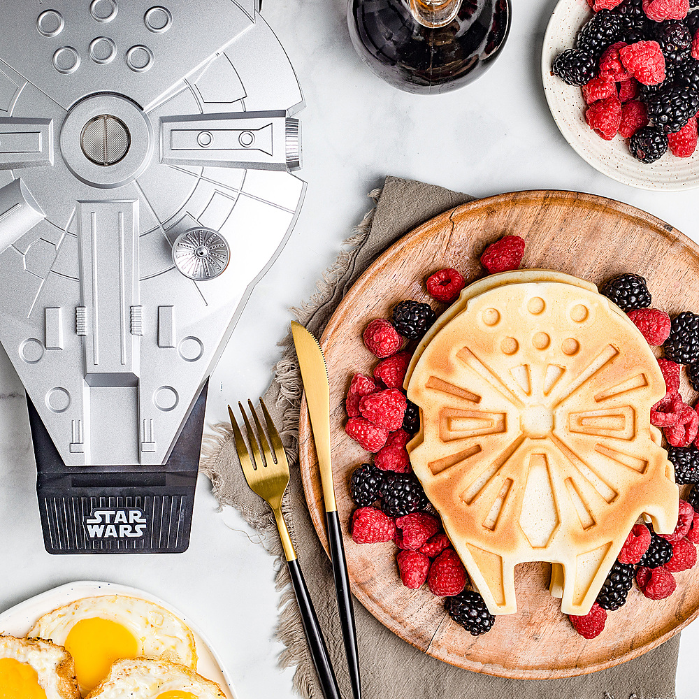 Best Buy: Uncanny Brands Star Wars Mini Waffle Maker Set Black WM4-SRW-DVDS