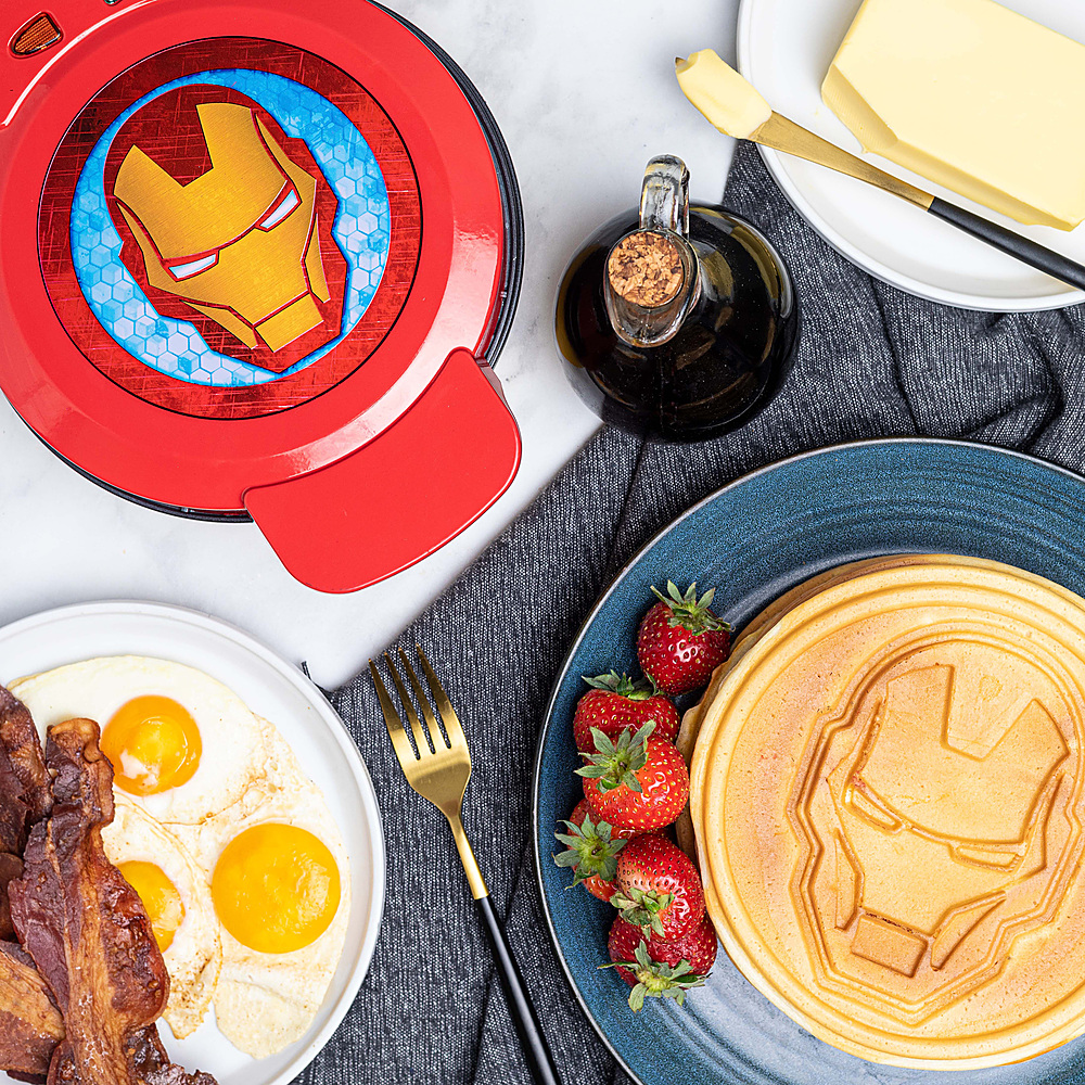 Uncanny Brands Marvel Iron Man Waffle Maker -Shellhead's Helmet on Your  Waffles- Waffle Iron