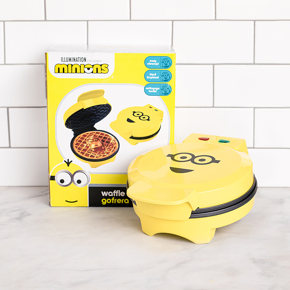 Kitchen  Brand New Bella Mini Smiley Face Waffle Maker Yellow