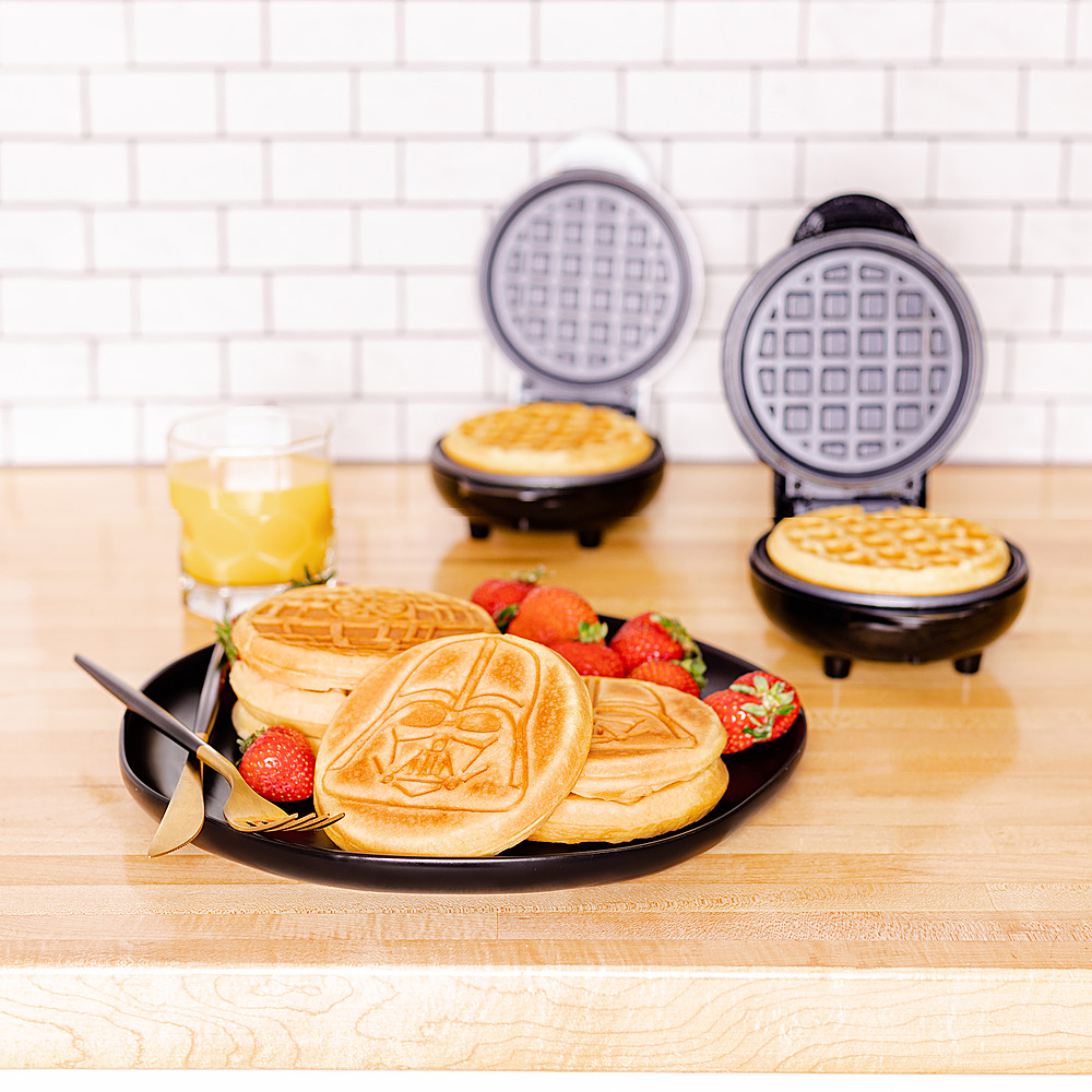 Best Buy: Uncanny Brands Star Wars Mini Waffle Maker Set Black WM4-SRW-DVDS
