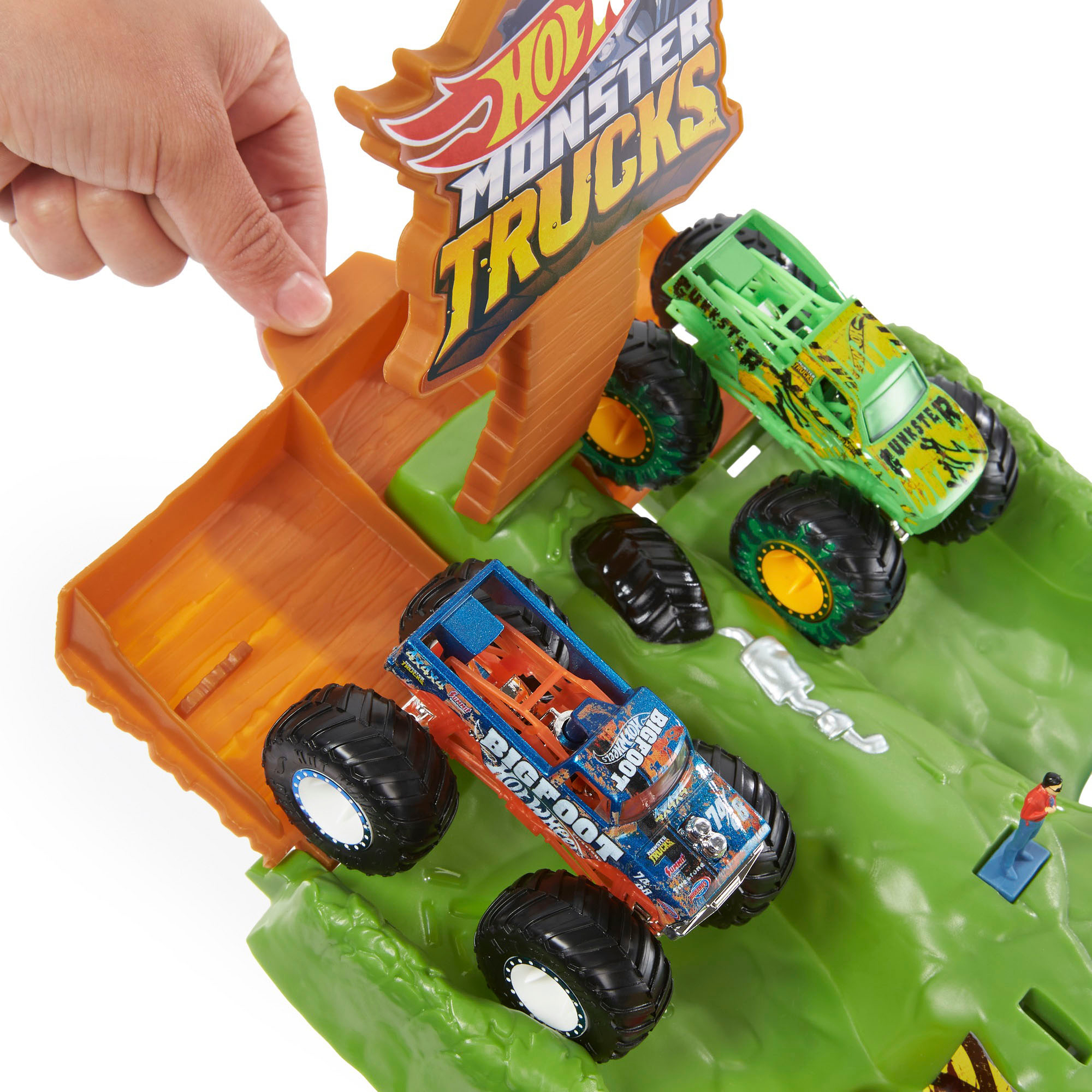 Hot Wheels Monster Trucks Toys, Wreckin' Raceway Playset with Monster  Trucks Bigfoot & Gunkster, Convenient Storage, Gift for Kids​​, HGV12