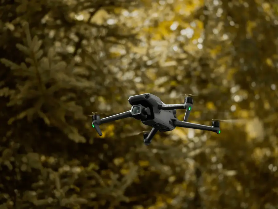 Alt View 18. DJI - Mavic 3 Classic Drone and Remote Control with Built-in Screen (DJI RC) - Gray.