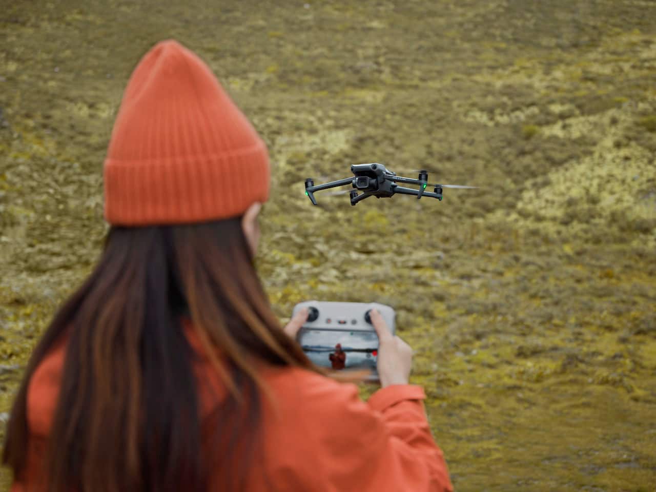 Alt View 20. DJI - Mavic 3 Classic Drone and Remote Control with Built-in Screen (DJI RC) - Gray.