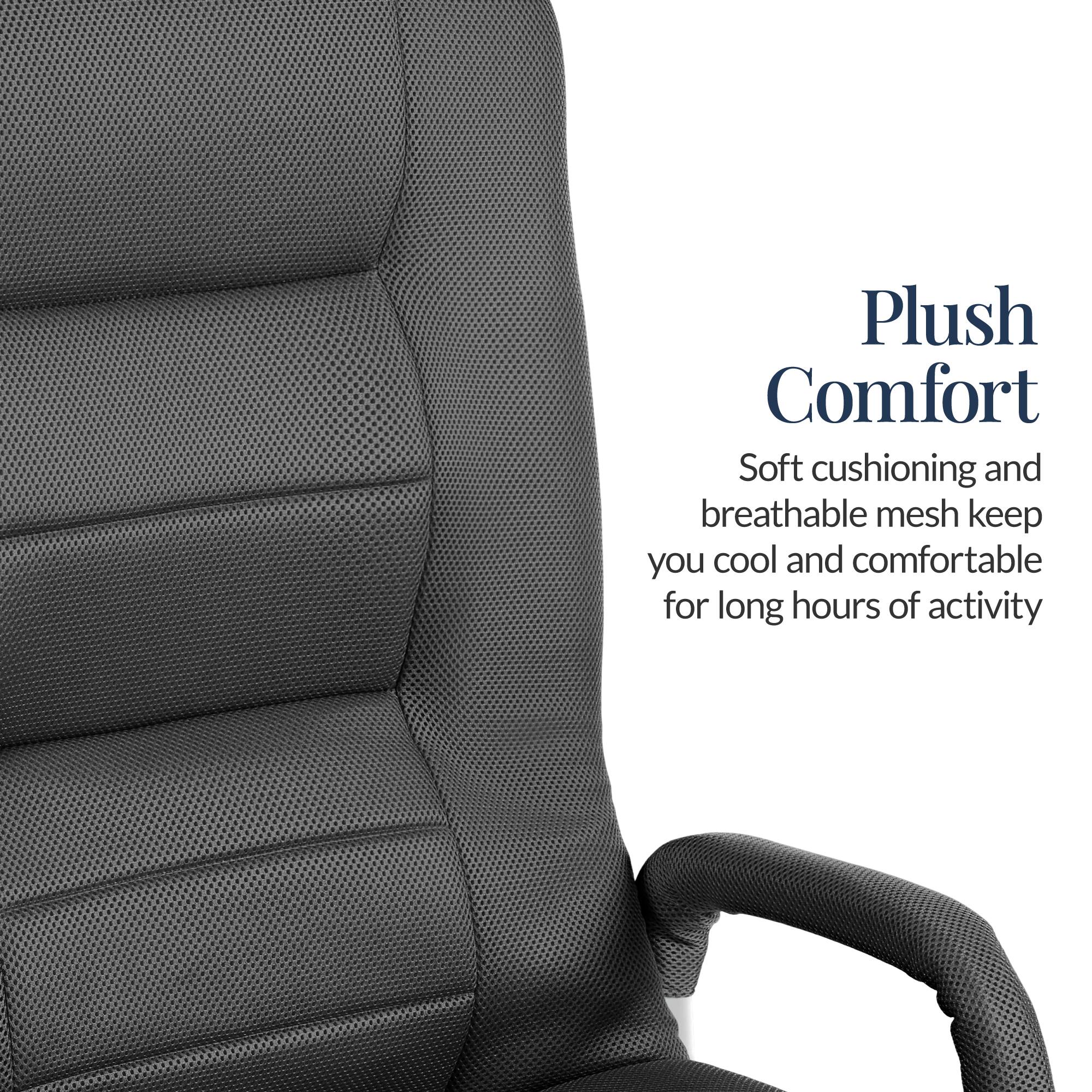 Plush Comfort  
Soft cushioning and breathable mesh keep you cool and comfortable for long hours of activity