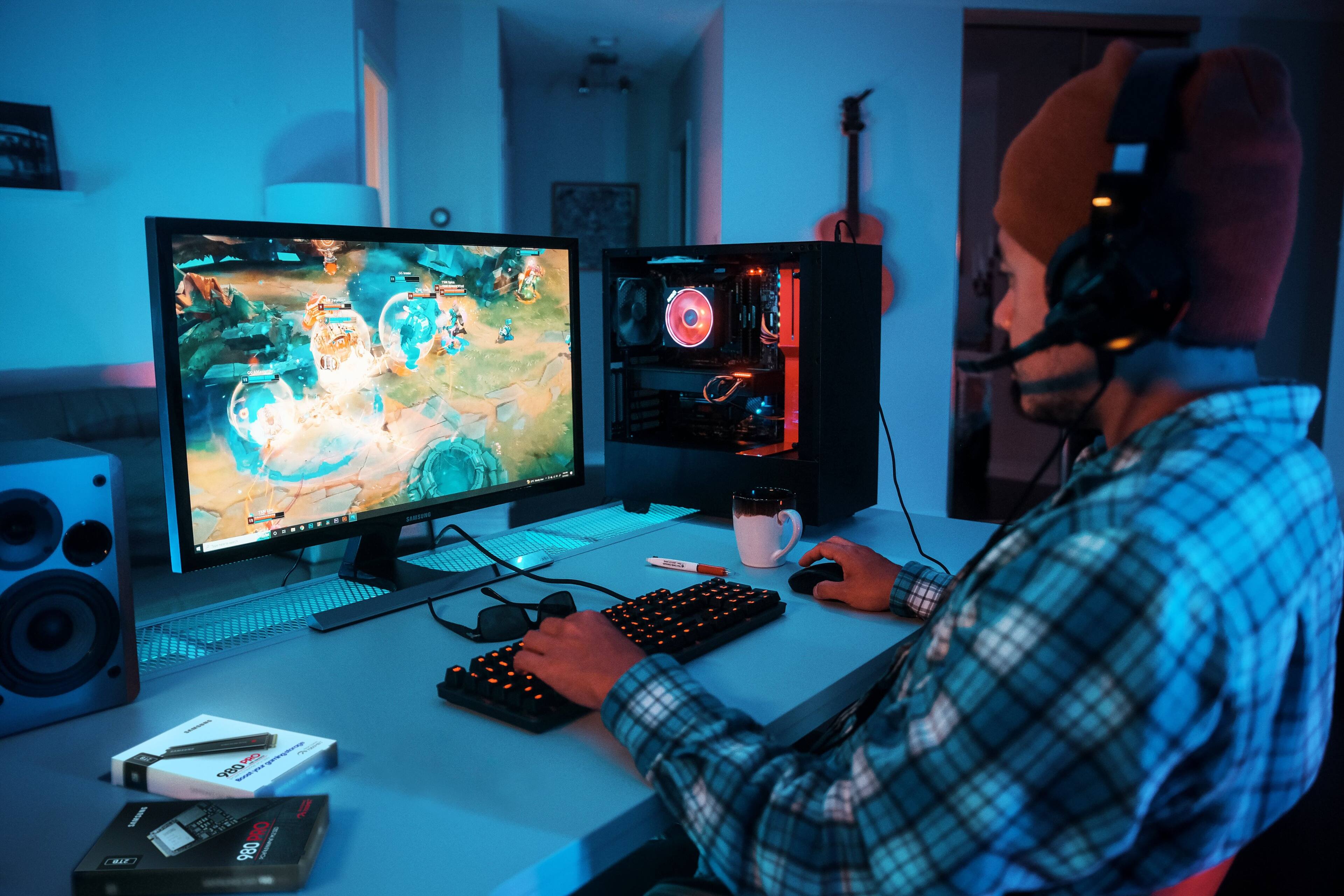 Alt View 15. Samsung - 990 PRO 1TB Internal SSD PCle Gen 4x4 NVMe - Black.