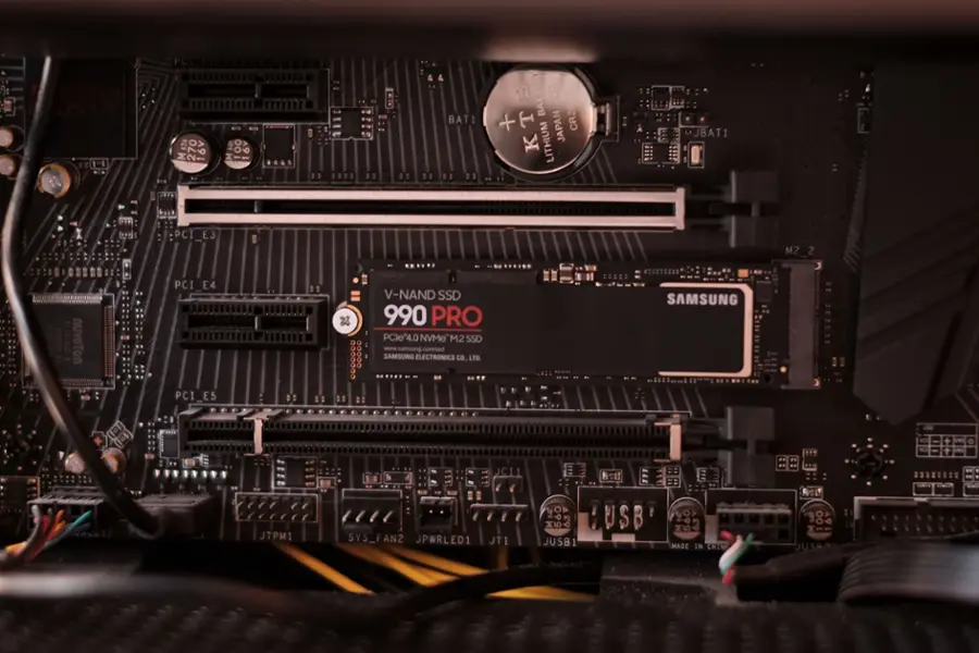 Alt View 18. Samsung - 990 PRO 2TB Internal SSD PCle Gen 4x4 NVMe - Black.