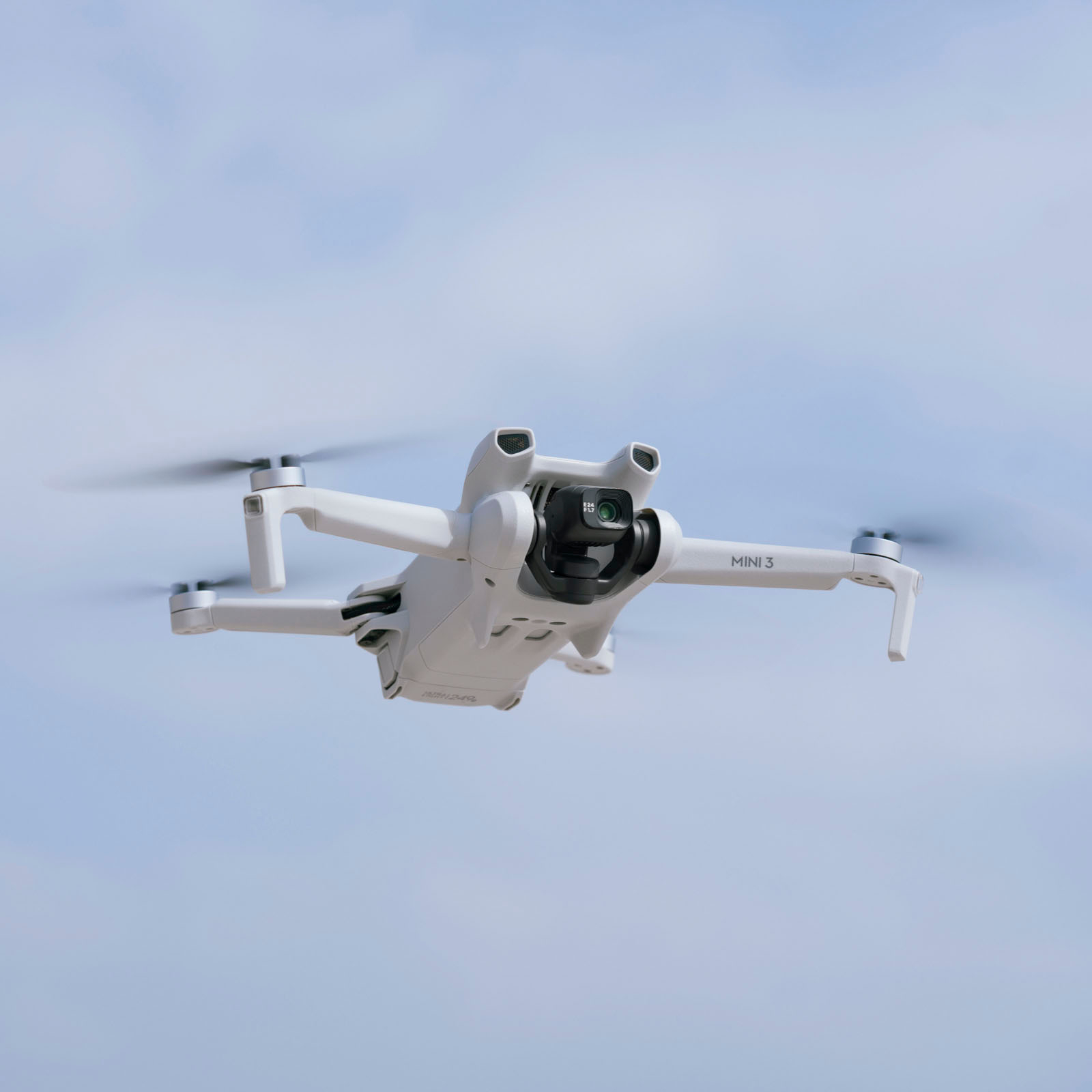 Drone Dji Mini 3 Fly More Combo avec radiocommande smart controller Gris -  Drone photo vidéo - Achat & prix