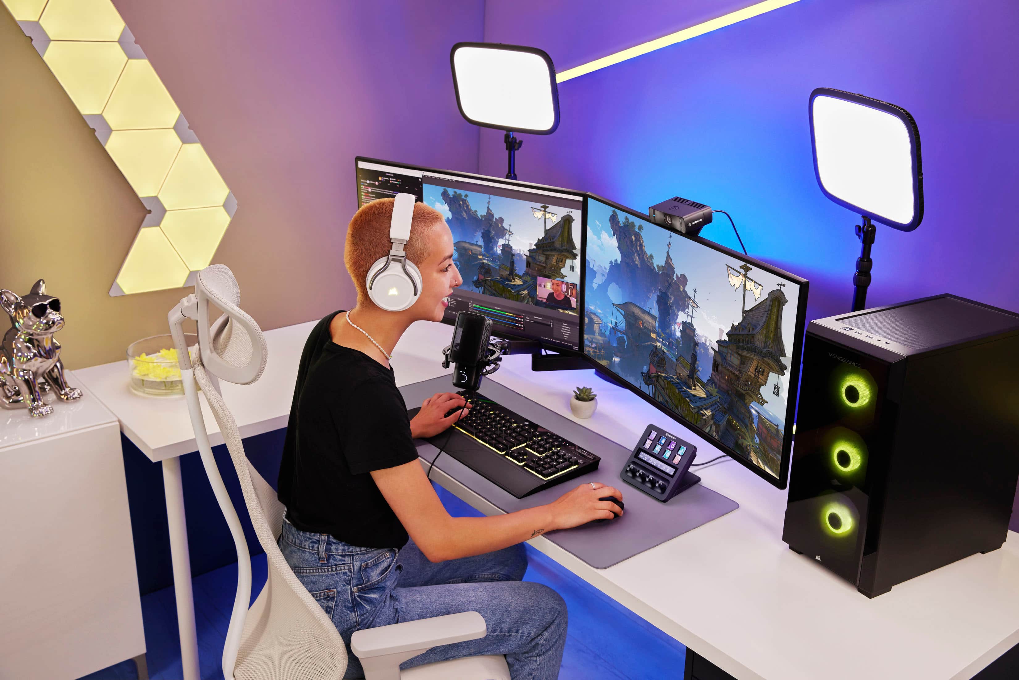 Alt View 24. Elgato - Stream Deck + Studio Controller with customizable touch strip and dials - Black.