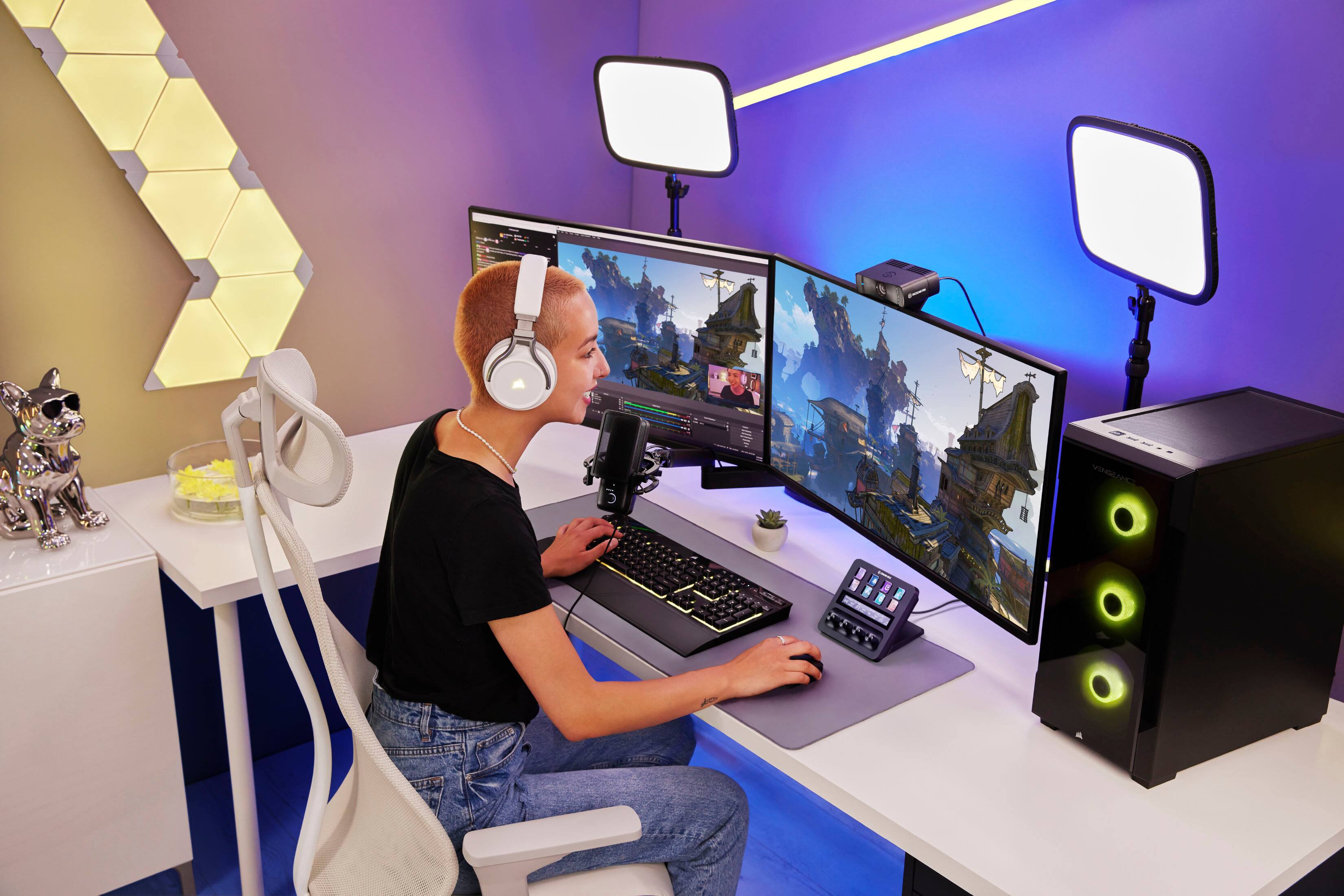 Alt View 24. Elgato - Stream Deck + Studio Controller with customizable touch strip and dials - Black.