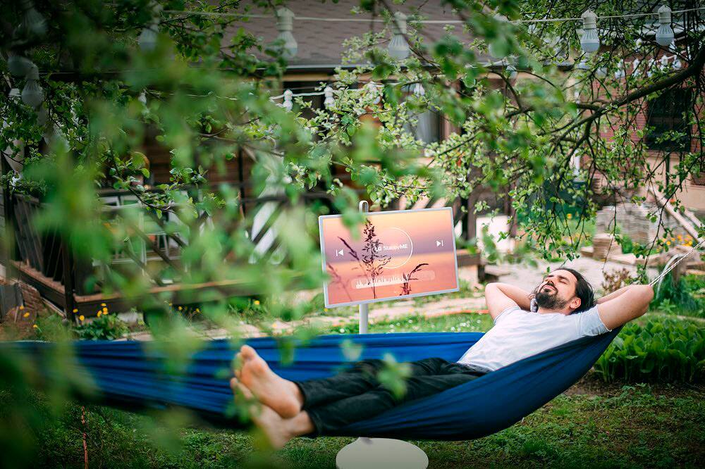 Alt View 40. LG - StanbyME 27” Class LED Full HD Smart webOS Touch Screen - Beige.