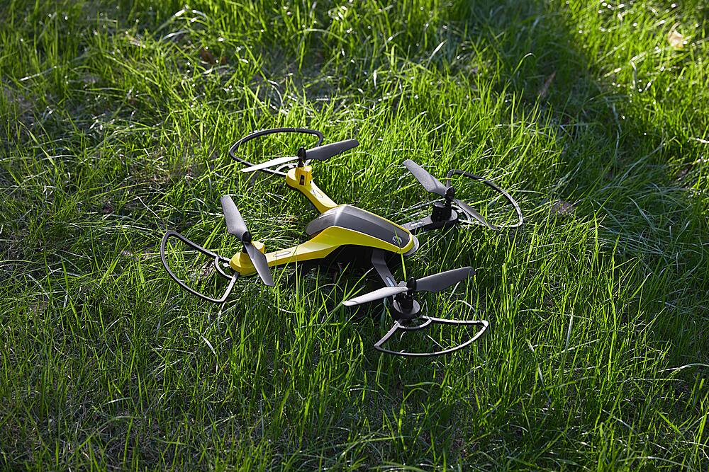 Alt View 17. Vivitar - VTI Skytracker GPS Drone - Black.