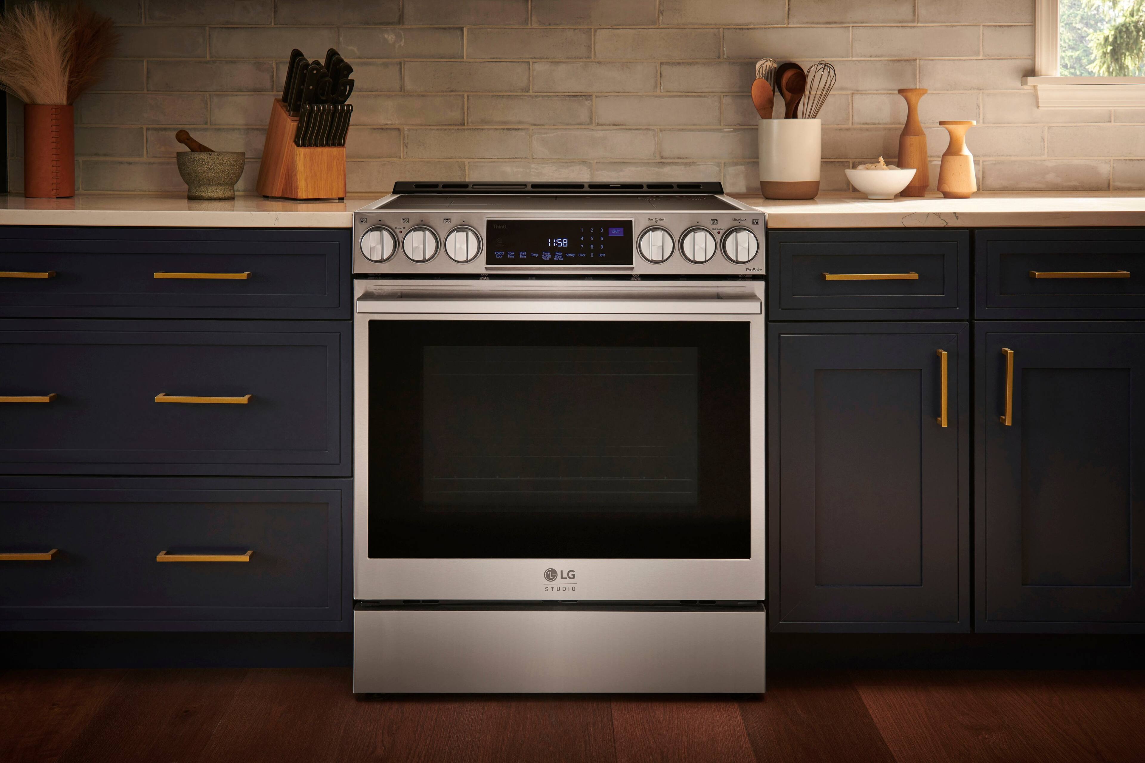 Alt View 28. LG - STUDIO 6.3 Cu. Ft. Freestanding Electric Induction True Convection Range with EasyClean, InstaView and Air Fry - Stainless Steel.