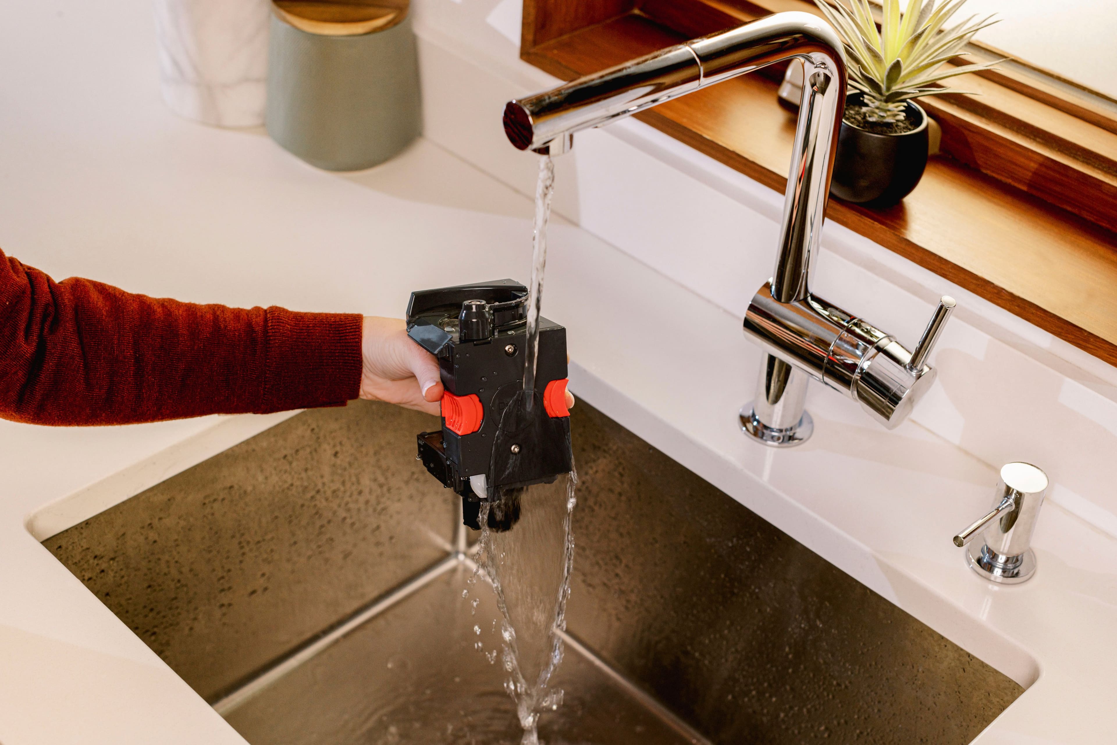 Alt View 15. De'Longhi - TrueBrew Automatic Single Serve, 8 oz to 24 oz Coffee Maker with Bean Extract Technology - Stainless Steel.