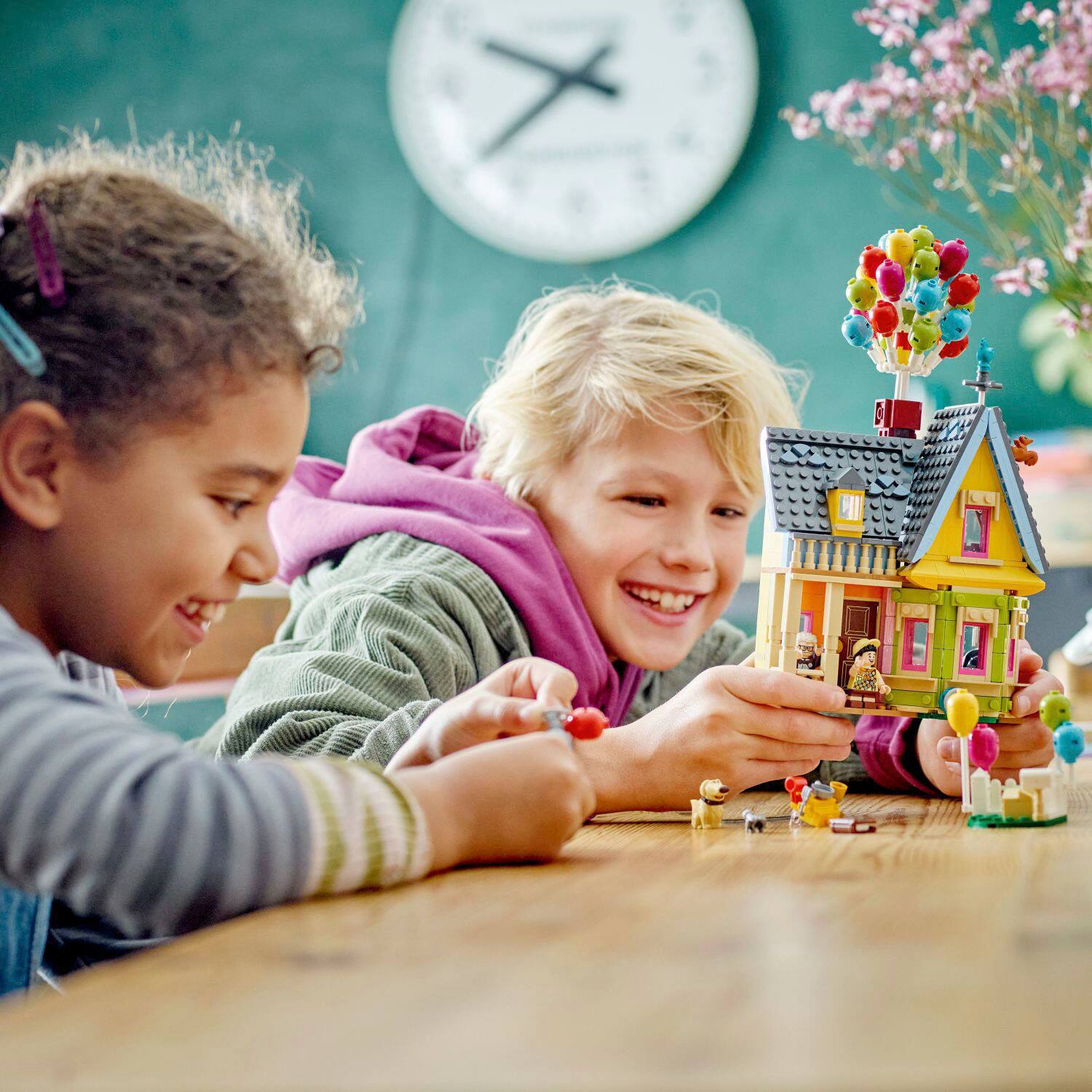 Angle. LEGO - Disney and Pixar ‘Up’ House 43217.