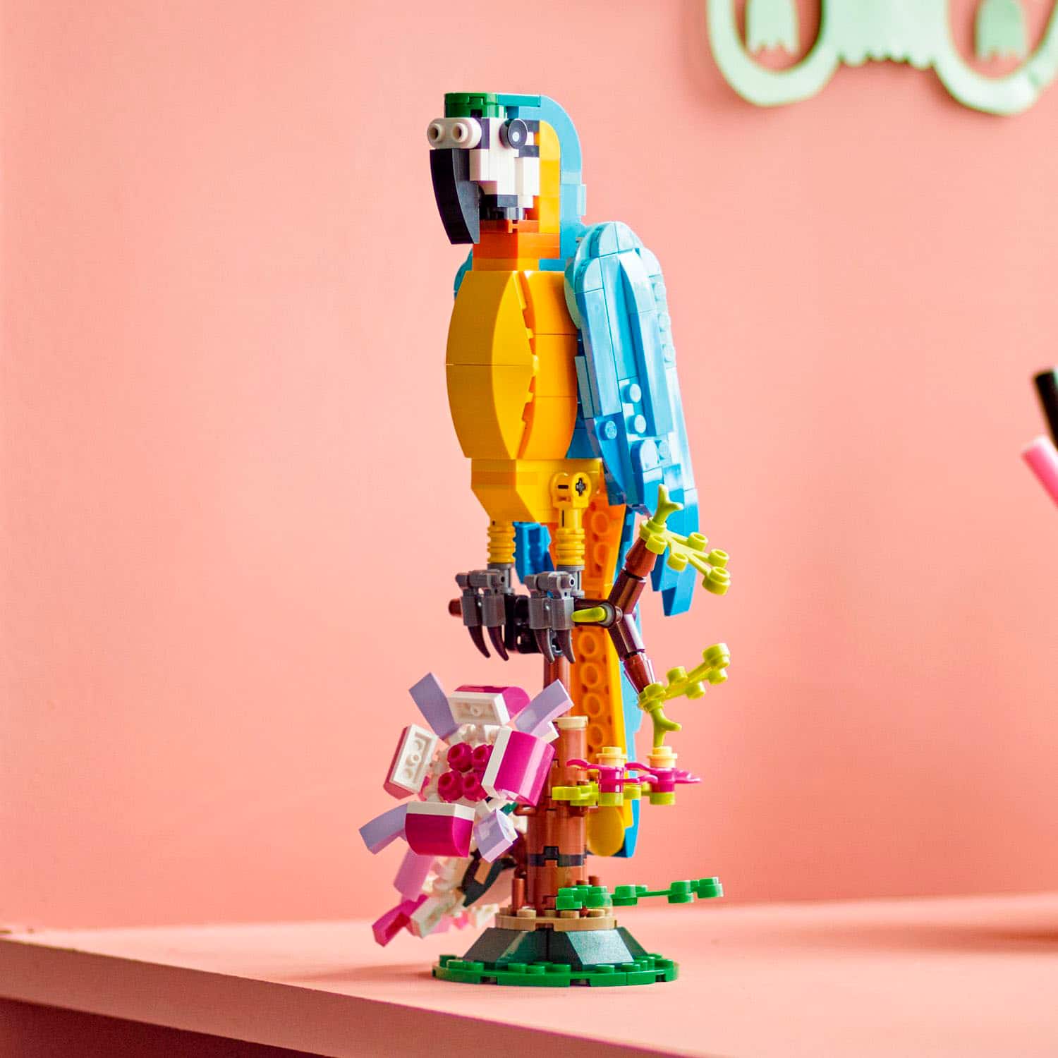 Alt View 13. LEGO - Creator Exotic Parrot 31136.