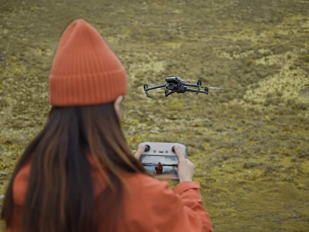 Alt View 20. DJI - Geek Squad Certified Refurbished Mavic 3 Classic and Remote Controller with Built-in Screen - Gray.