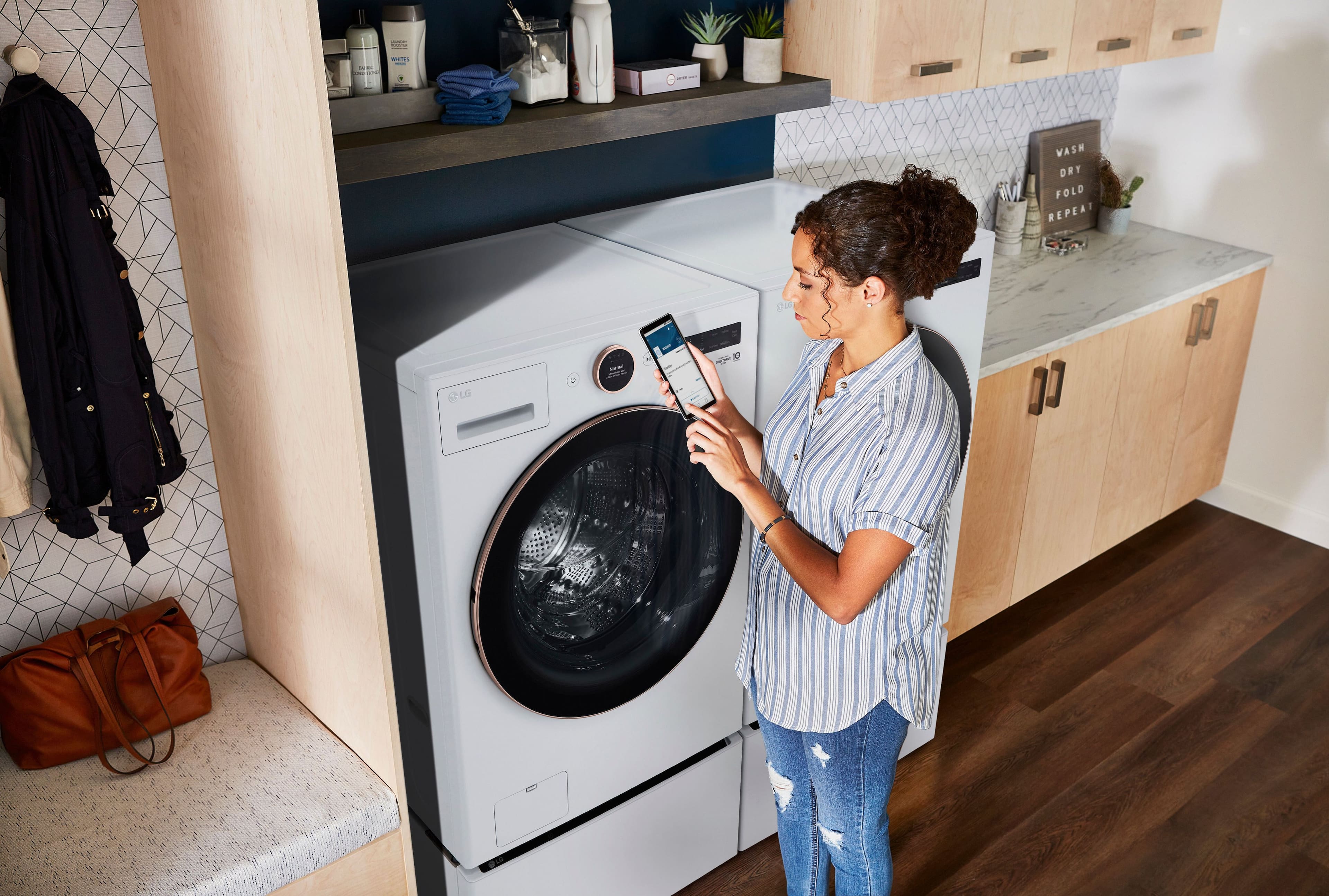 Alt View 34. LG - 5.0 Cu. Ft. High-Efficiency Smart Front Load Washer with Steam and TurboWash 360 - White.