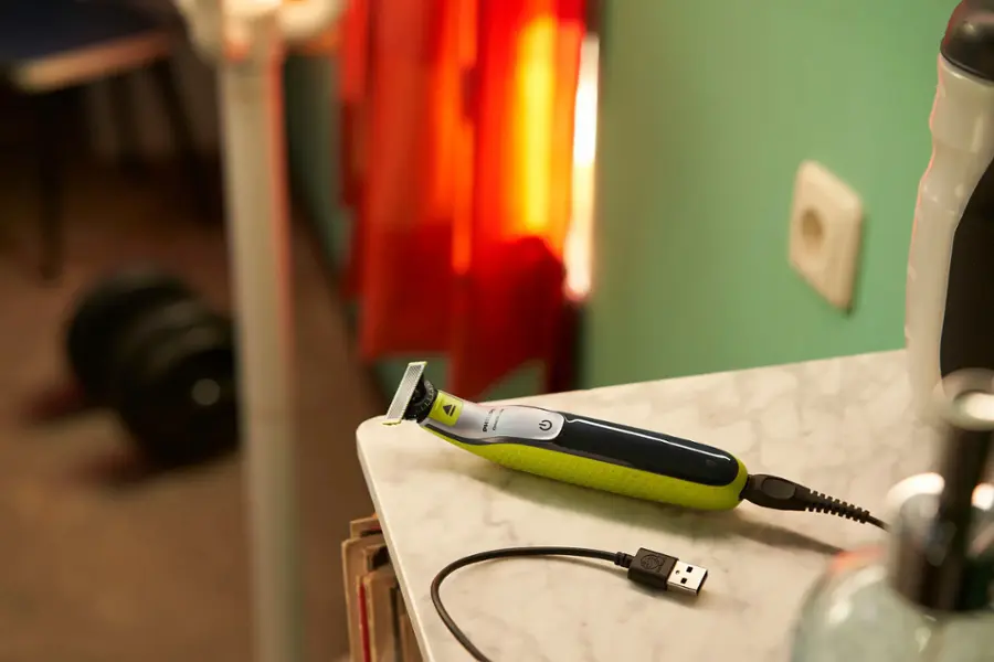 Alt View 21. Philips Norelco - OneBlade 360 Face + Body - Hybrid Electric Trimmer and Shaver - Black And Green.