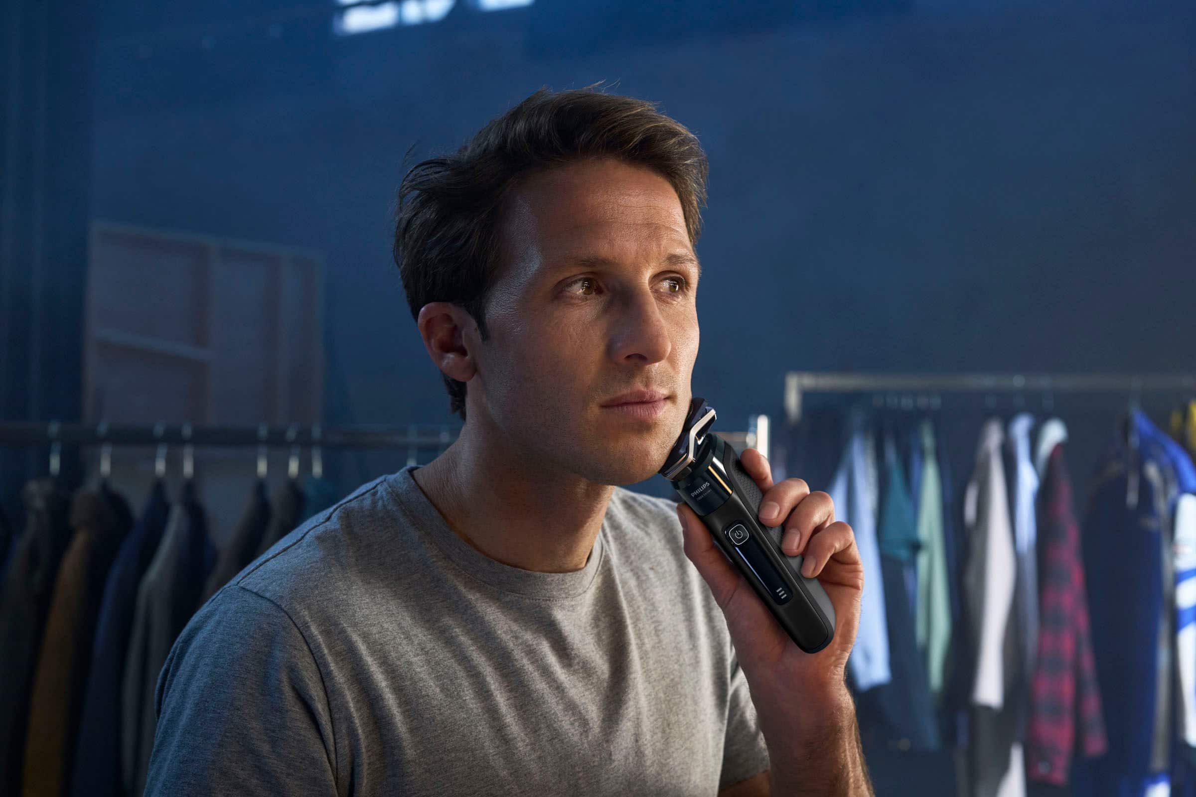 Alt View 17. Philips Norelco - Shaver 7600, Rechargeable Wet & Dry Electric Shaver with SenseIQ Technology - Black.