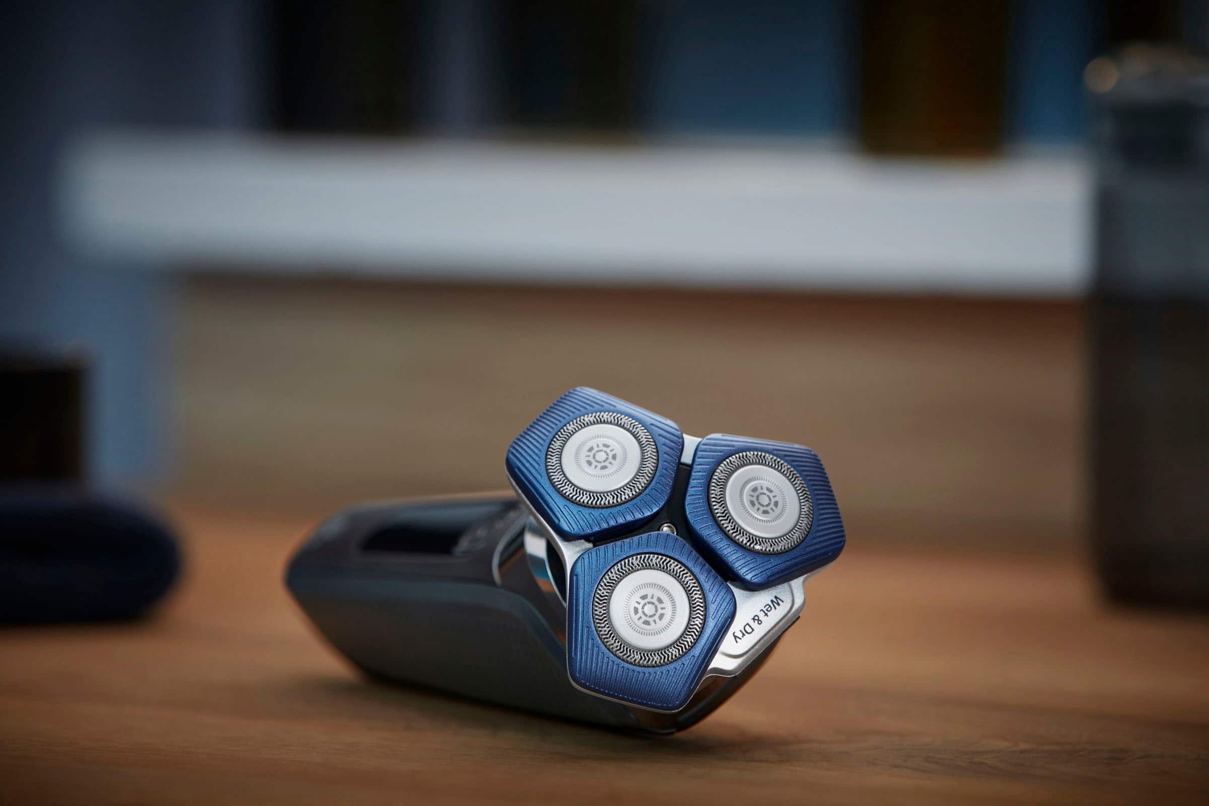 Alt View 19. Philips Norelco - Shaver 7200, Rechargeable Wet & Dry Electric Shaver with SenseIQ Technology and Pop-up Trimmer - Black.