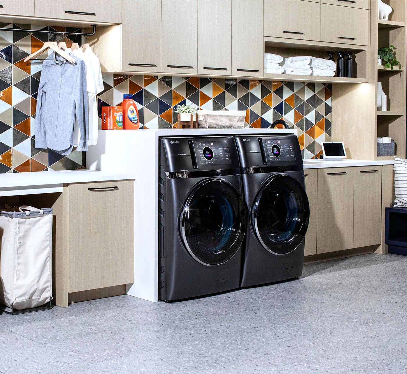 Alt View 32. GE Profile - 4.8 cu. ft. UltraFast Combo Washer & Dryer with Ventless Heat Pump Technology - Carbon Graphite.