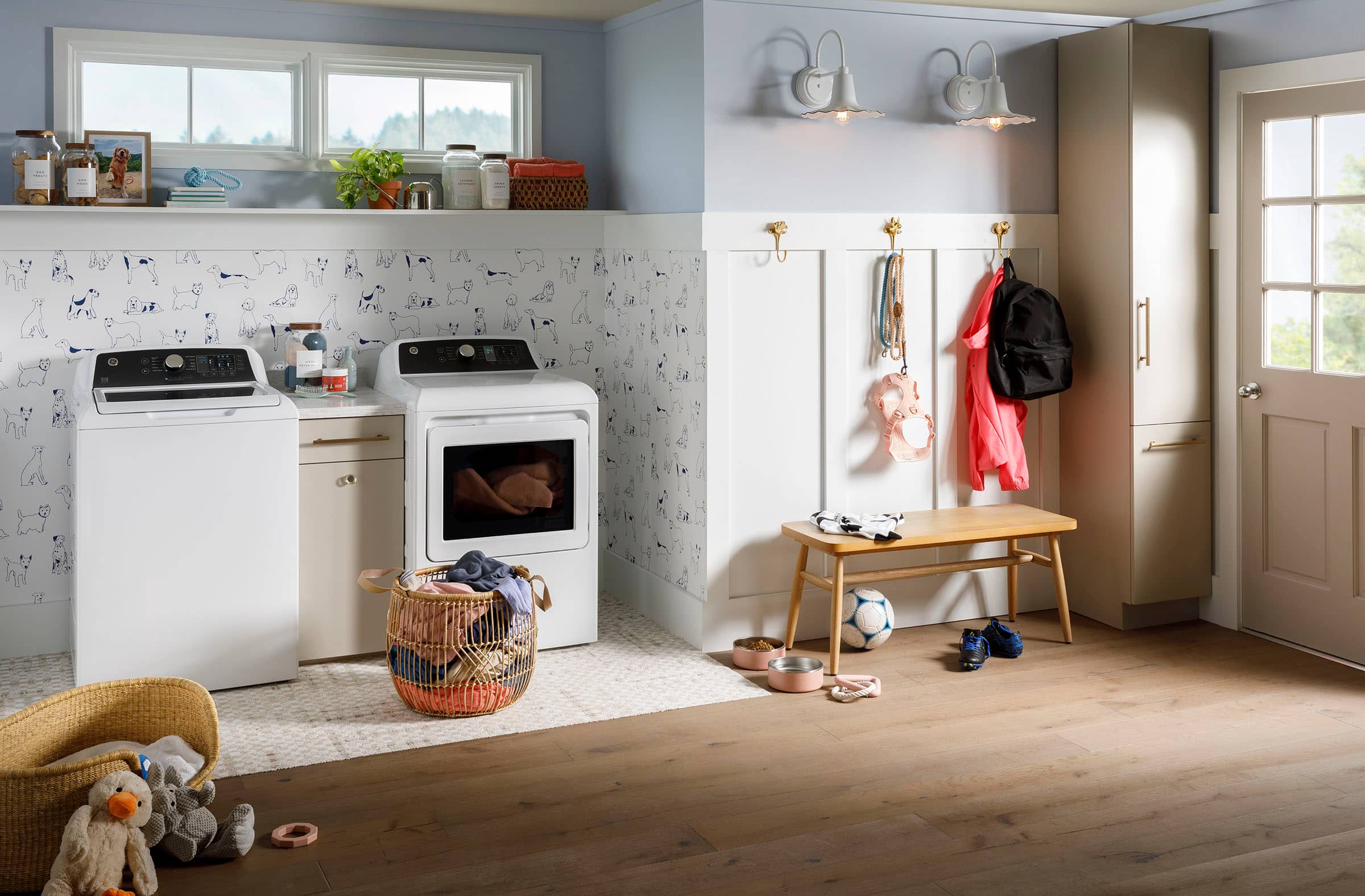 Alt View 18. GE - 4.5 cu ft Top Load Washer with Water Level Control, Deep Fill, Quick Wash, and Glass Lid - White with Matte Black.