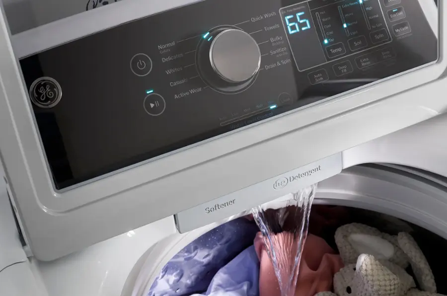 Alt View 20. GE - 4.5 cu ft Top Load Washer with Water Level Control, Deep Fill, Quick Wash, and Glass Lid - White with Matte Black.