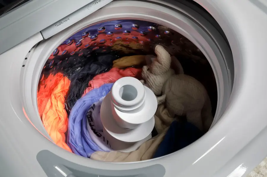 Alt View 21. GE - 4.5 cu ft Top Load Washer with Water Level Control, Deep Fill, Quick Wash, and Glass Lid - White with Matte Black.