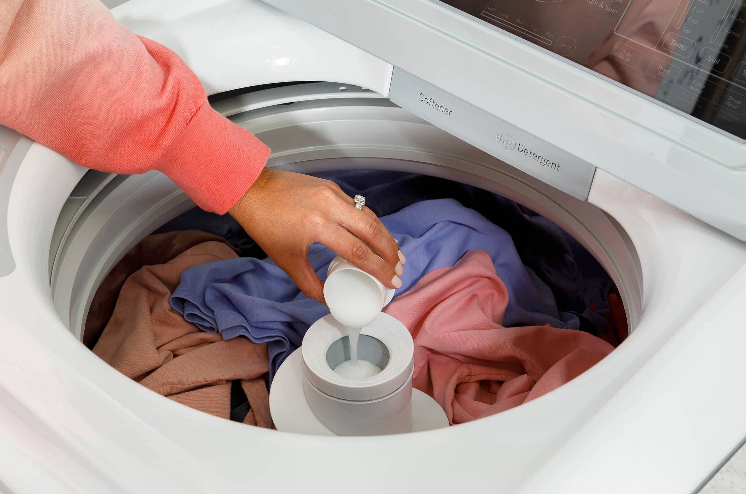 Alt View 23. GE - 4.5 cu ft Top Load Washer with Water Level Control, Deep Fill, Quick Wash, and Glass Lid - White with Matte Black.