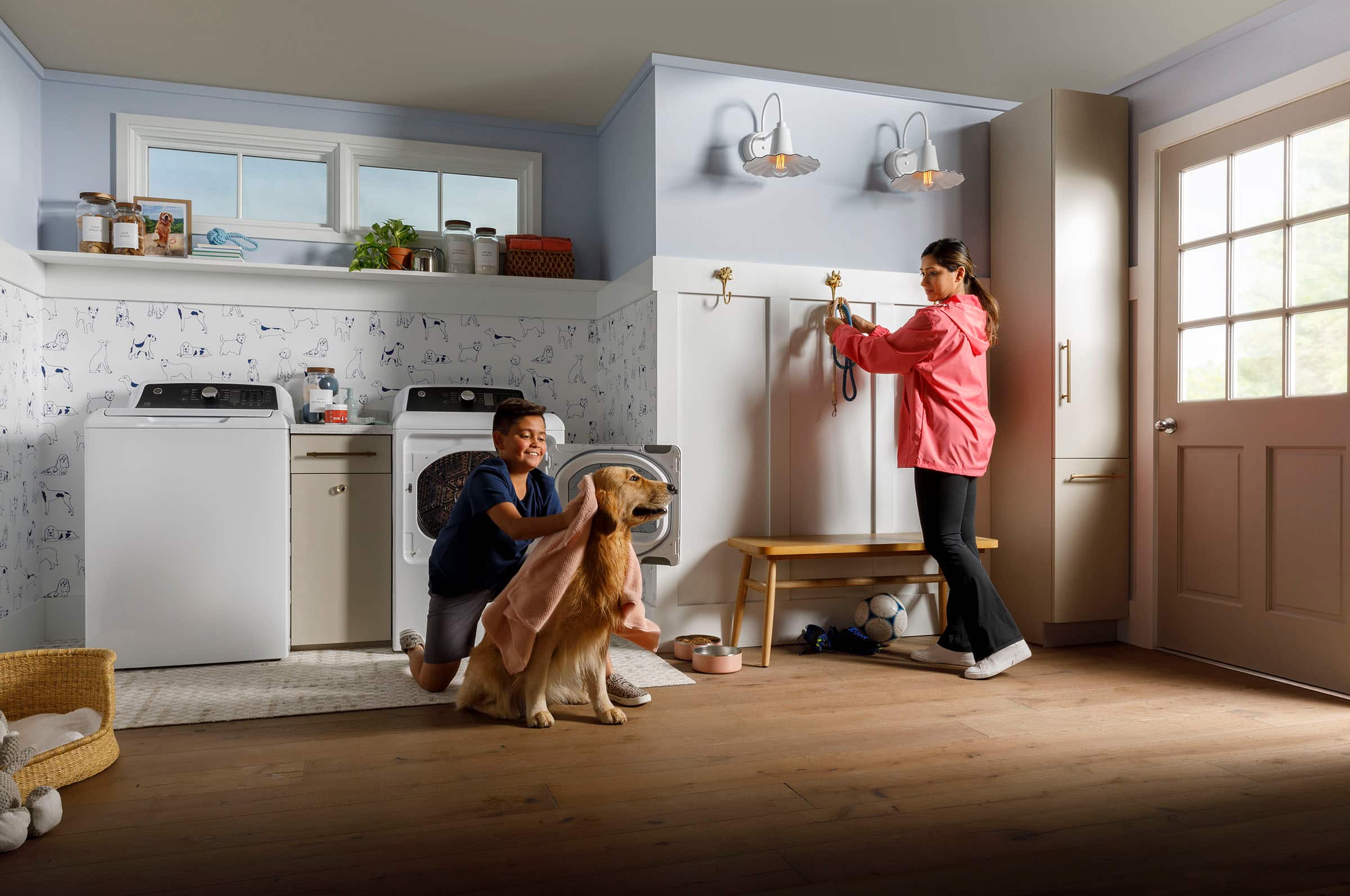 Alt View 26. GE - 4.5 cu ft Top Load Washer with Water Level Control, Deep Fill, Quick Wash, and Glass Lid - White with Matte Black.