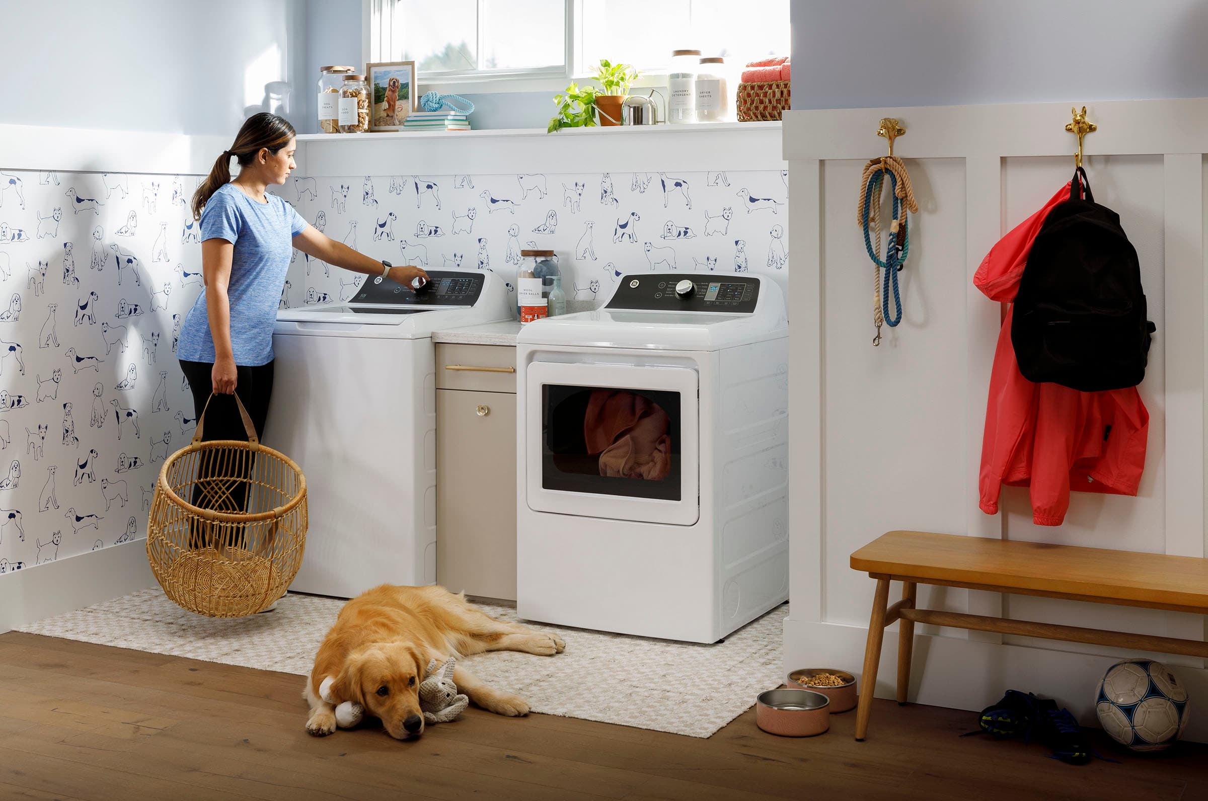 Alt View 27. GE - 4.5 cu ft Top Load Washer with Water Level Control, Deep Fill, Quick Wash, and Glass Lid - White with Matte Black.