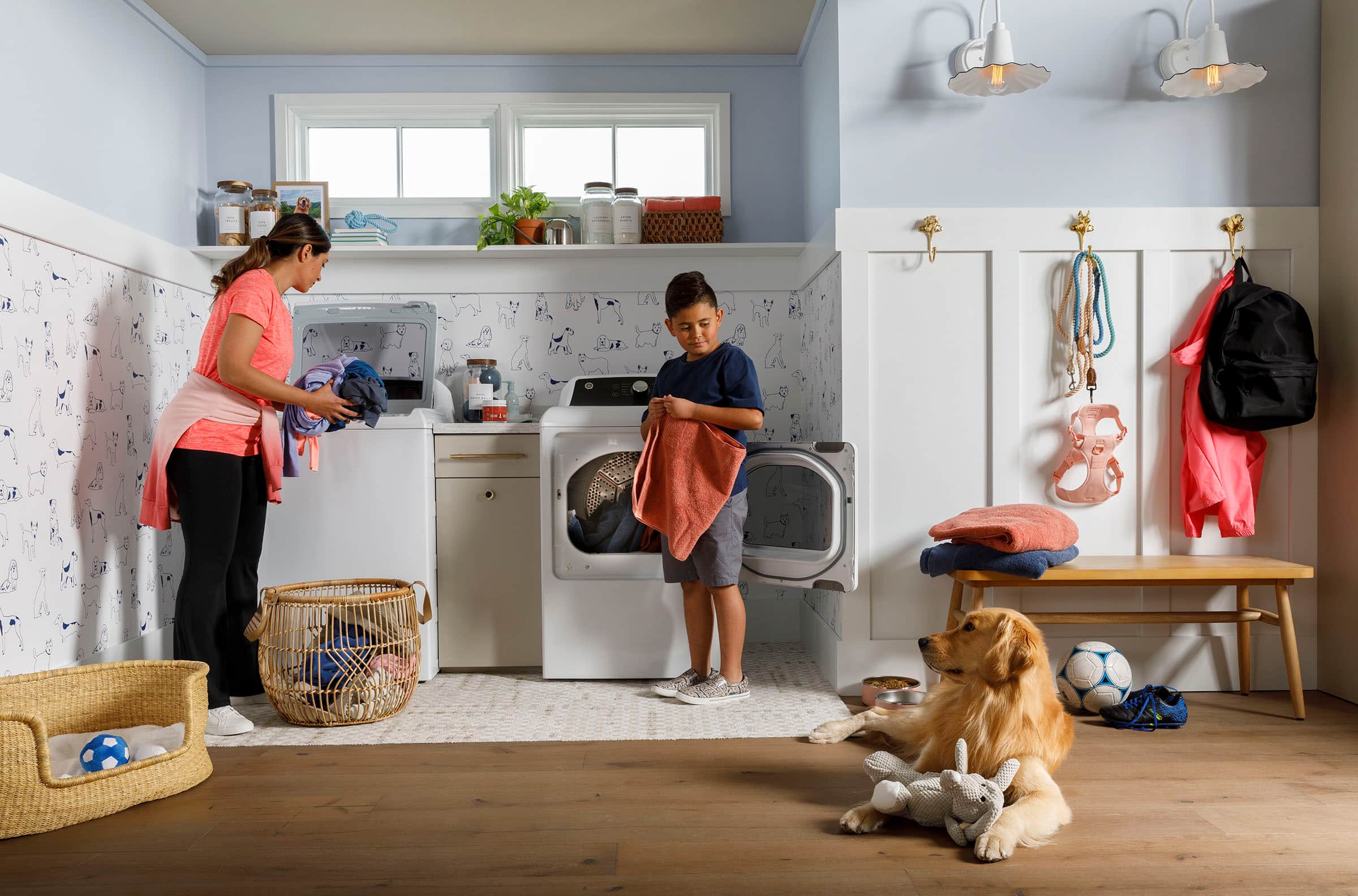 Alt View 29. GE - 4.5 cu ft Top Load Washer with Water Level Control, Deep Fill, Quick Wash, and Glass Lid - White with Matte Black.
