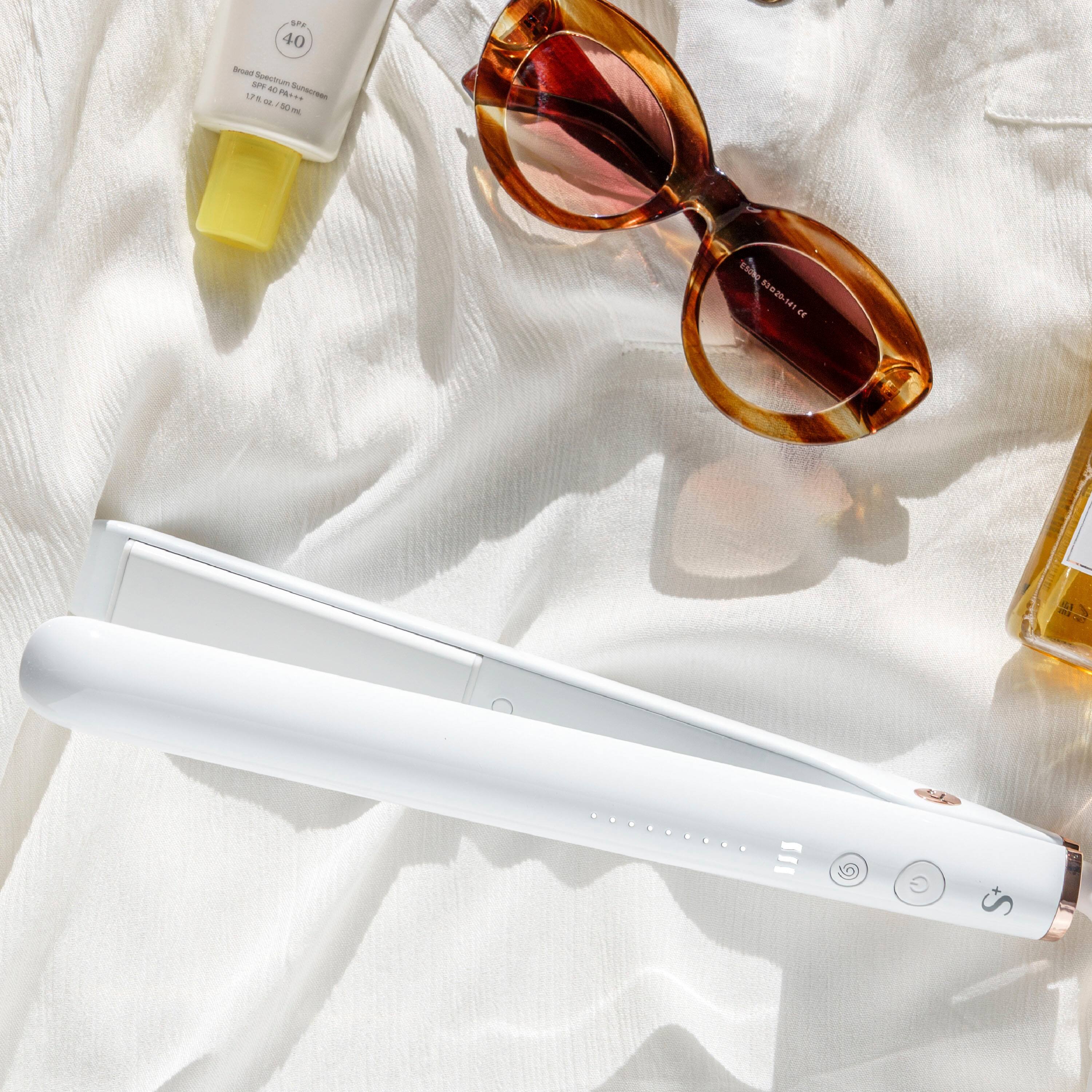Alt View 22. T3 - SinglePass StyleMax Professional 1" Flat Iron with Custom Heat Automation - White & Rose Gold.