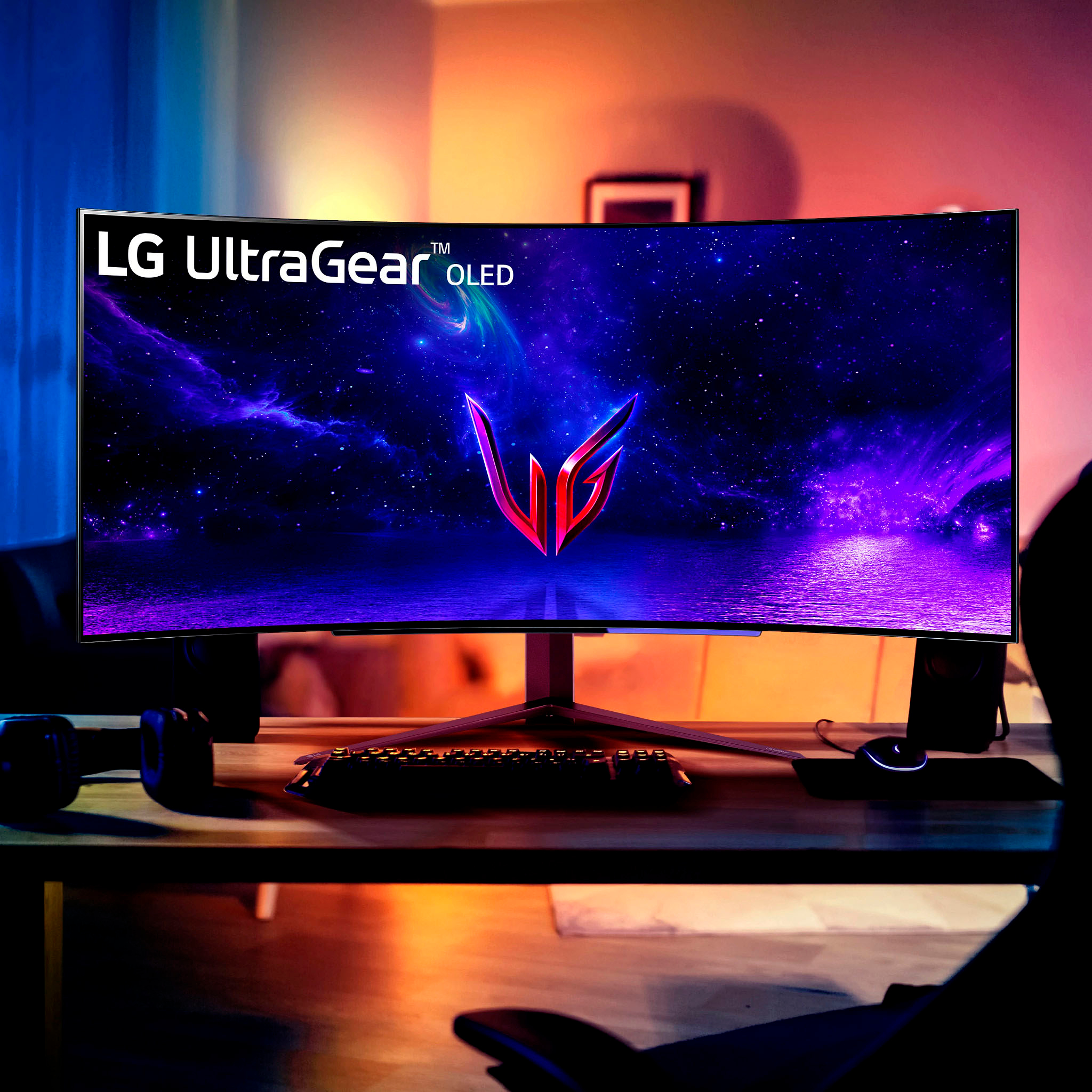 LG 45GR95QE-B: 45 UltraGear OLED Curved Gaming Monitor WQHD with 240Hz Refresh Rate 0.03ms Response Time