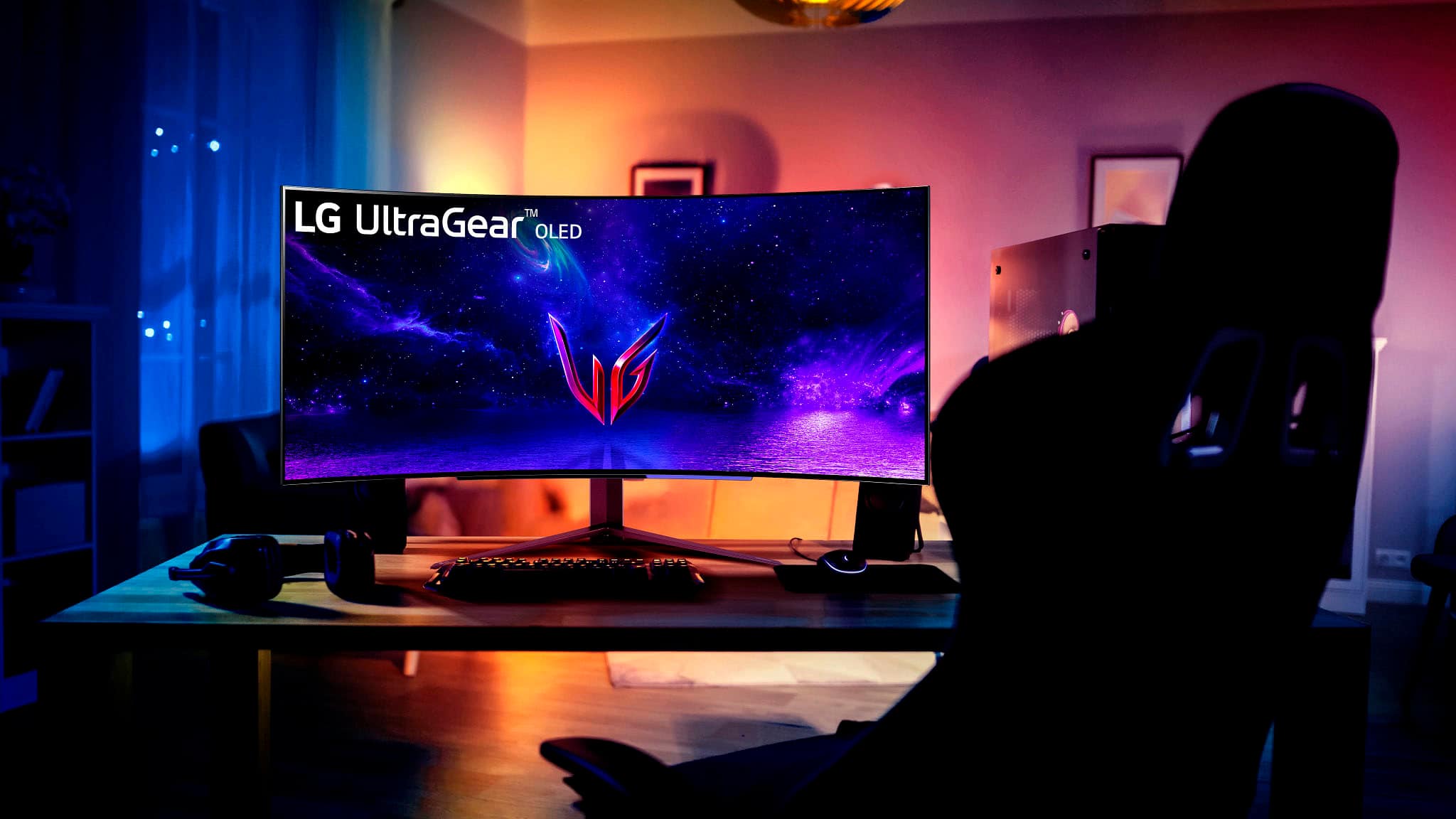 Alt View 23. LG - UltraGear 45” OLED Curved WQHD 240Hz 0.03ms FreeSync and NVIDIA G-Sync Compatible Gaming Monitor with HDR10 - Black.