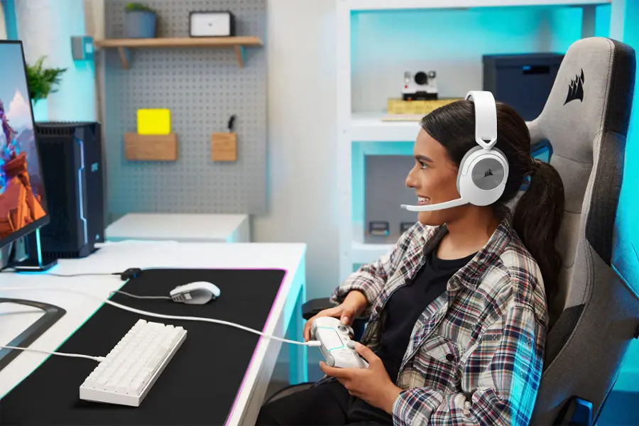 Alt View 17. CORSAIR - HS Series HS55 Wireless Gaming Headset for PC, PS5, and Mobile - White.