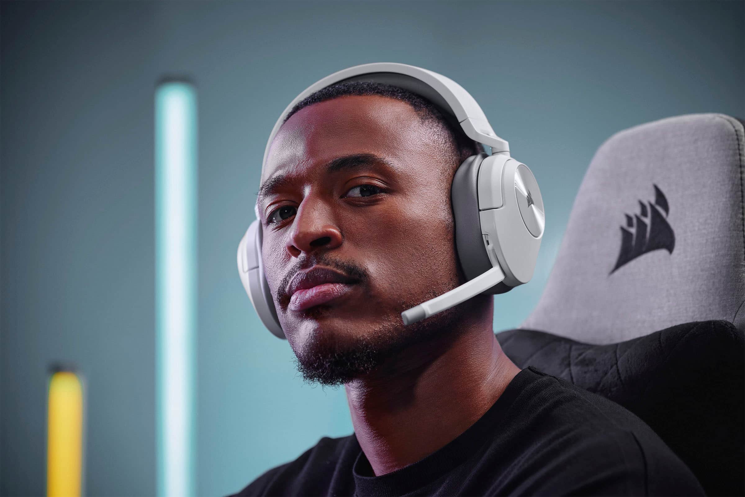 Alt View 18. CORSAIR - HS Series HS55 Wireless Gaming Headset for PC, PS5, and Mobile - White.