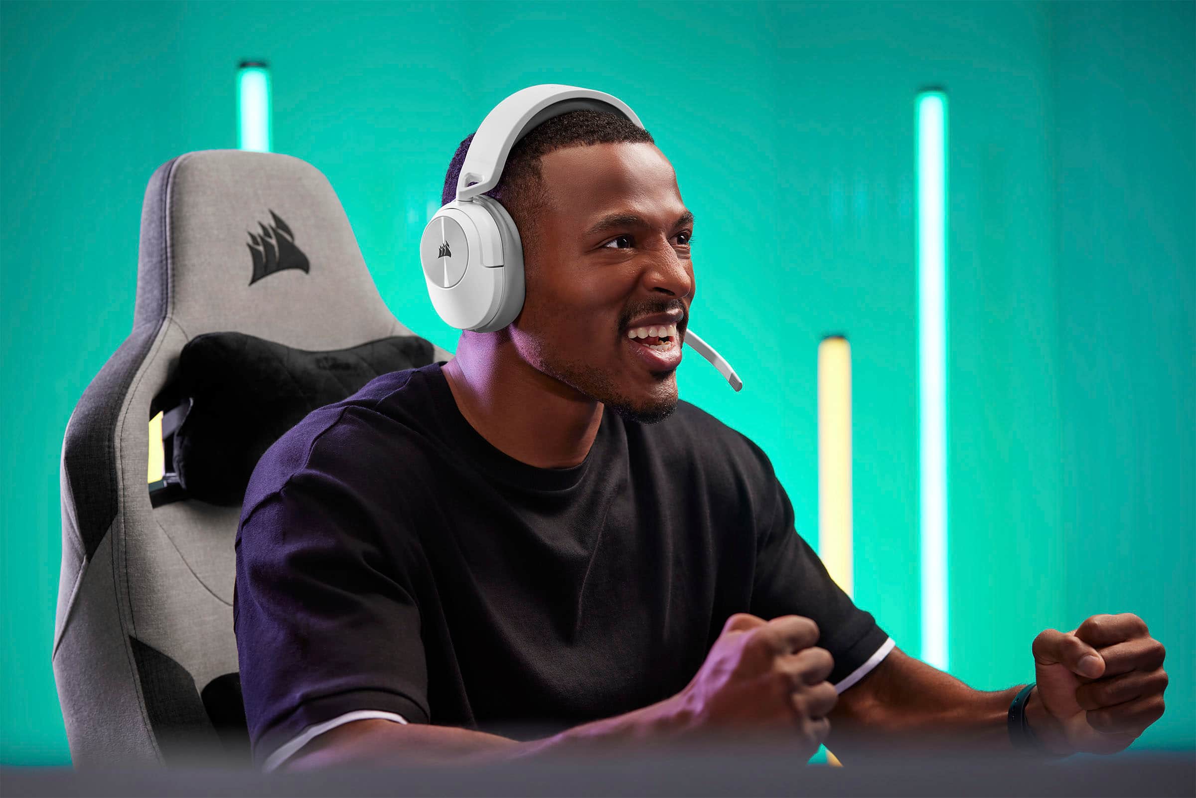 Alt View 19. CORSAIR - HS Series HS55 Wireless Gaming Headset for PC, PS5, and Mobile - White.