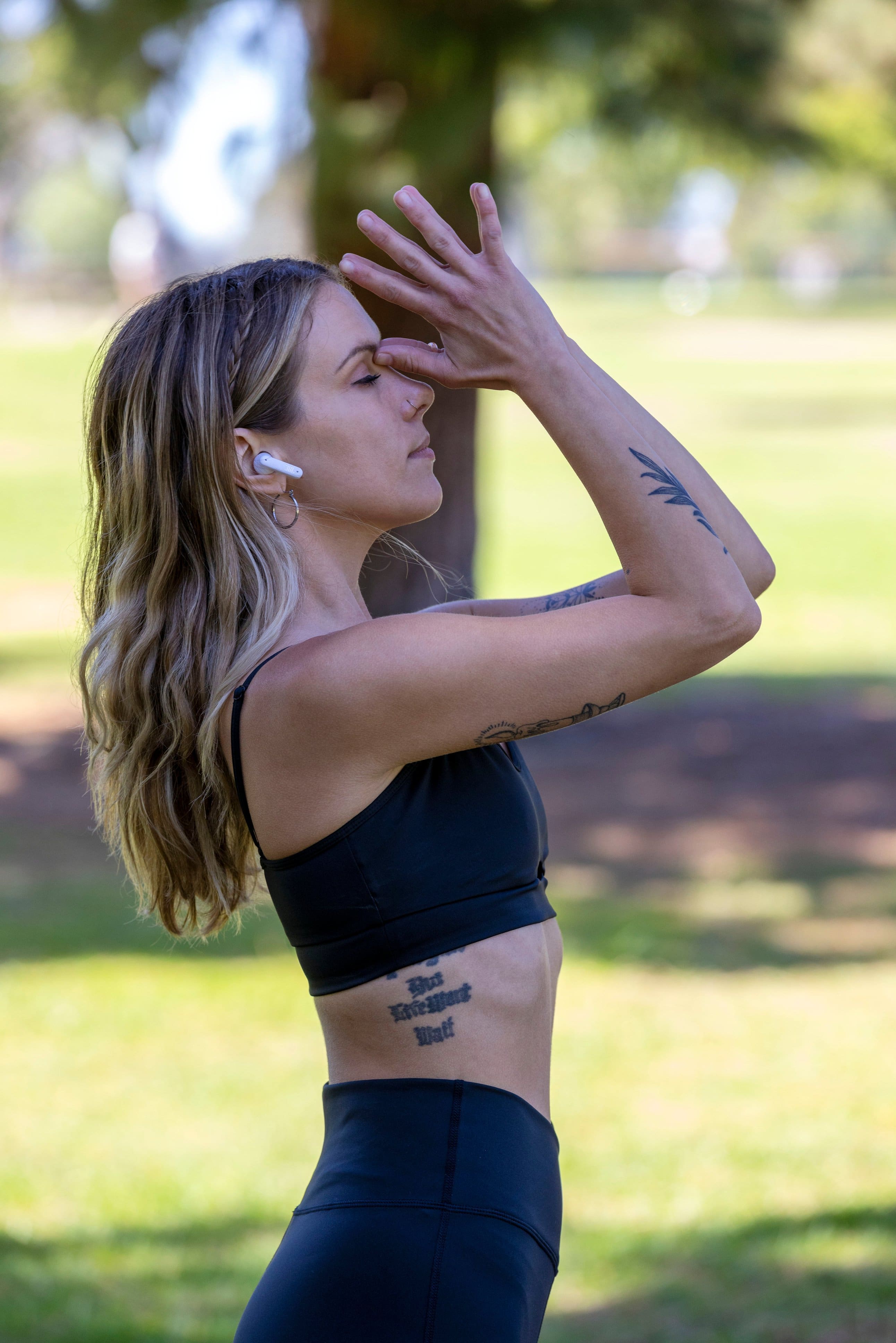 Alt View 20. JBL - Tune Flex True Wireless Noise Cancelling Earbuds - Black.