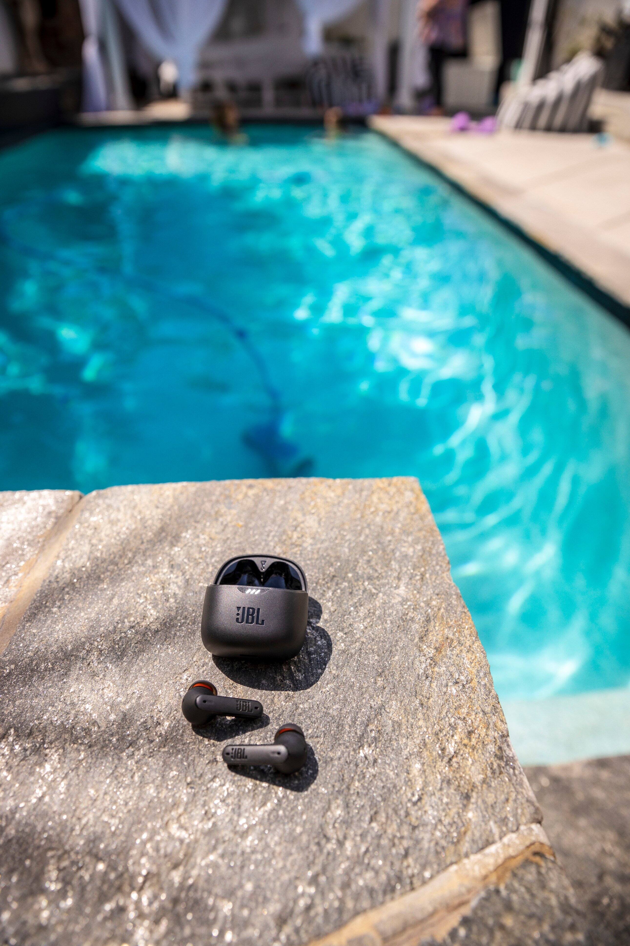 Alt View 22. JBL - Tune Flex True Wireless Noise Cancelling Earbuds - Black.