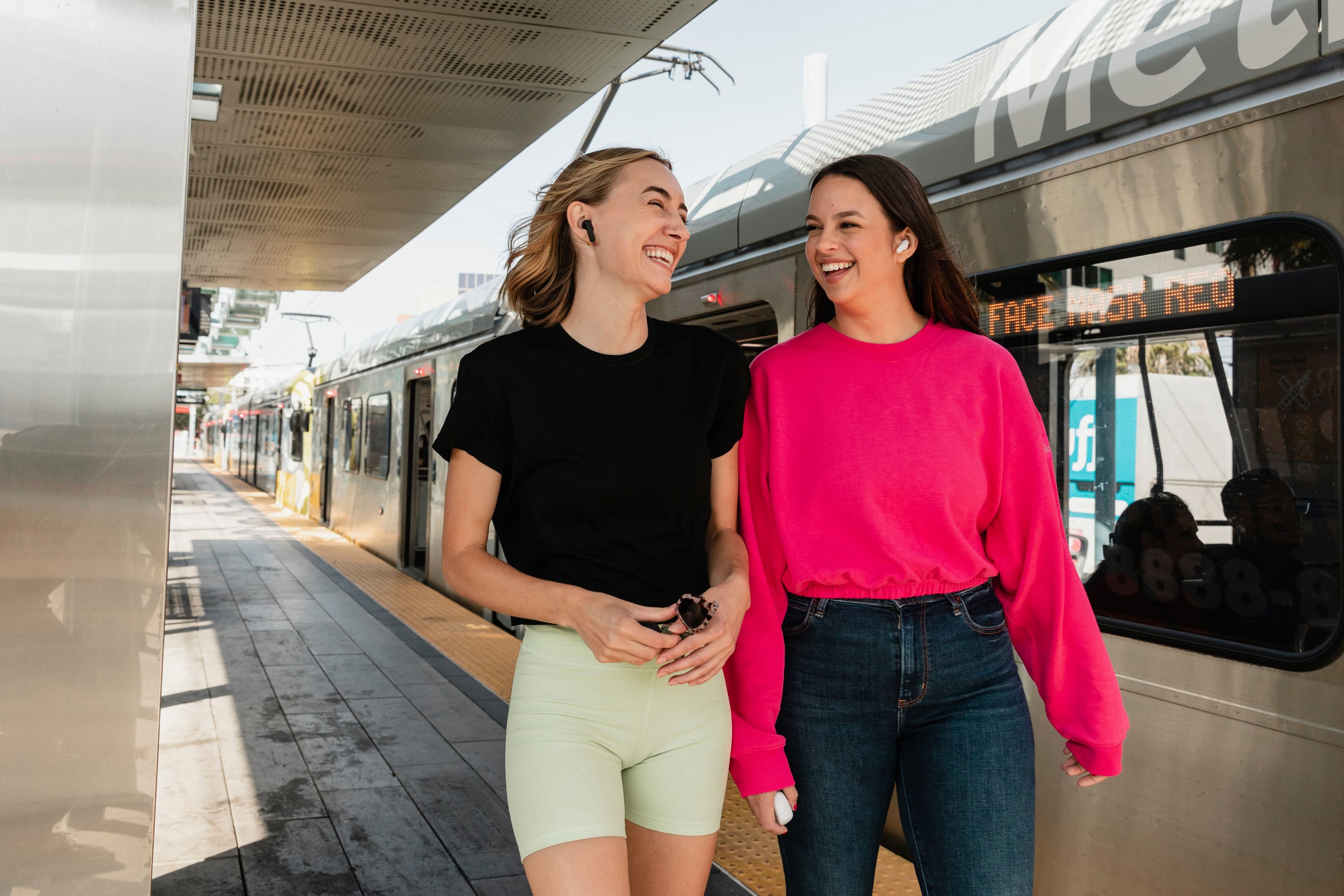 Alt View 25. JBL - Tune Flex True Wireless Noise Cancelling Earbuds - Black.