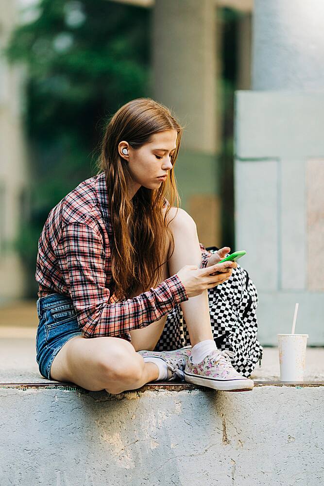 Alt View 19. JBL - Vibe Buds True Wireless Earbuds - White.