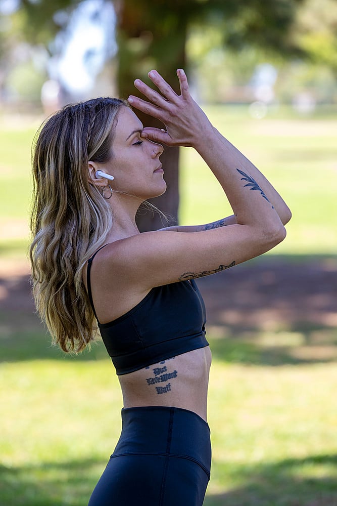 Alt View 20. JBL - Tune Flex True Wireless Noise Cancelling Earbuds - Blue.