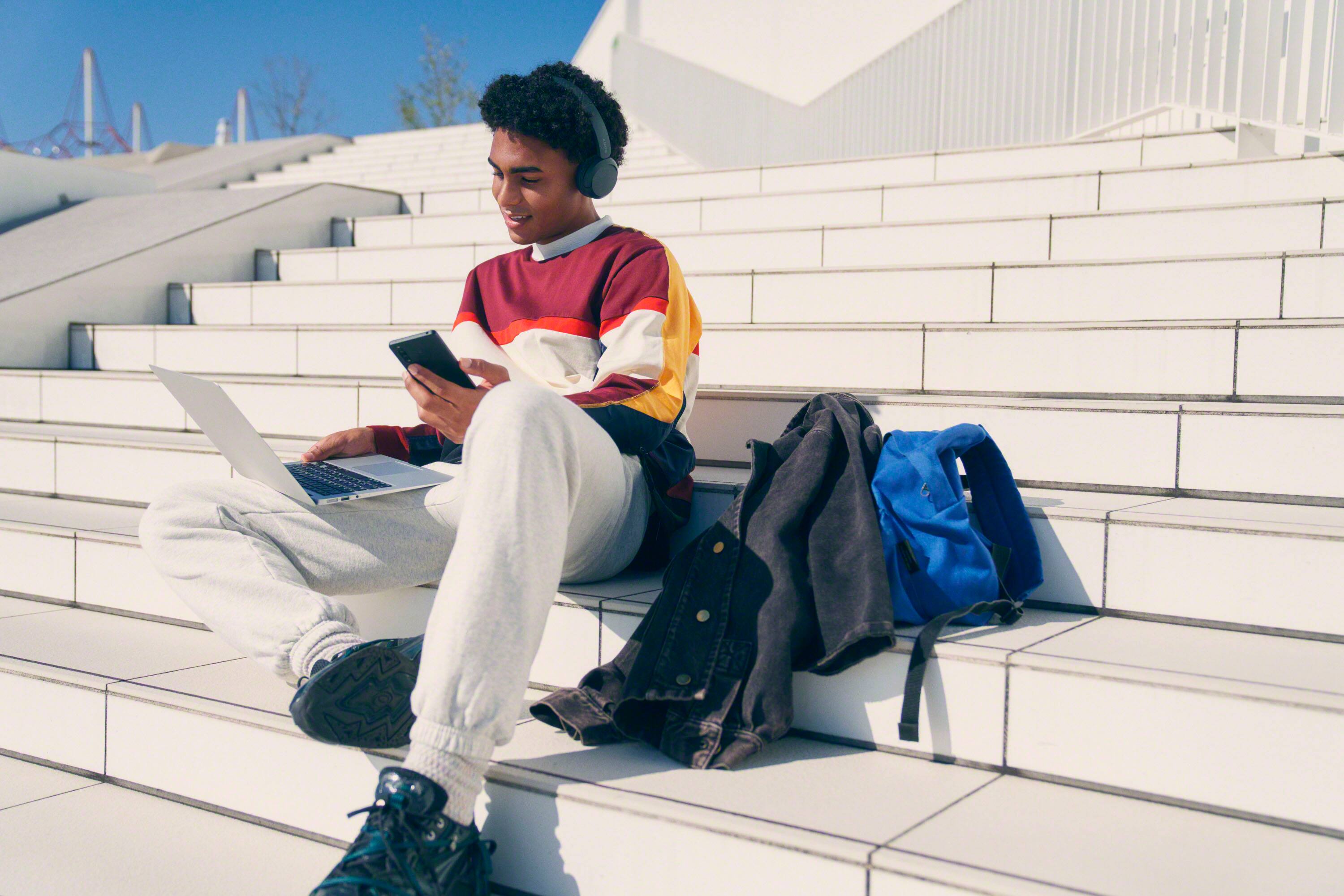 Alt View 15. Sony - WH-CH520 Wireless Headphone with Microphone - Black.