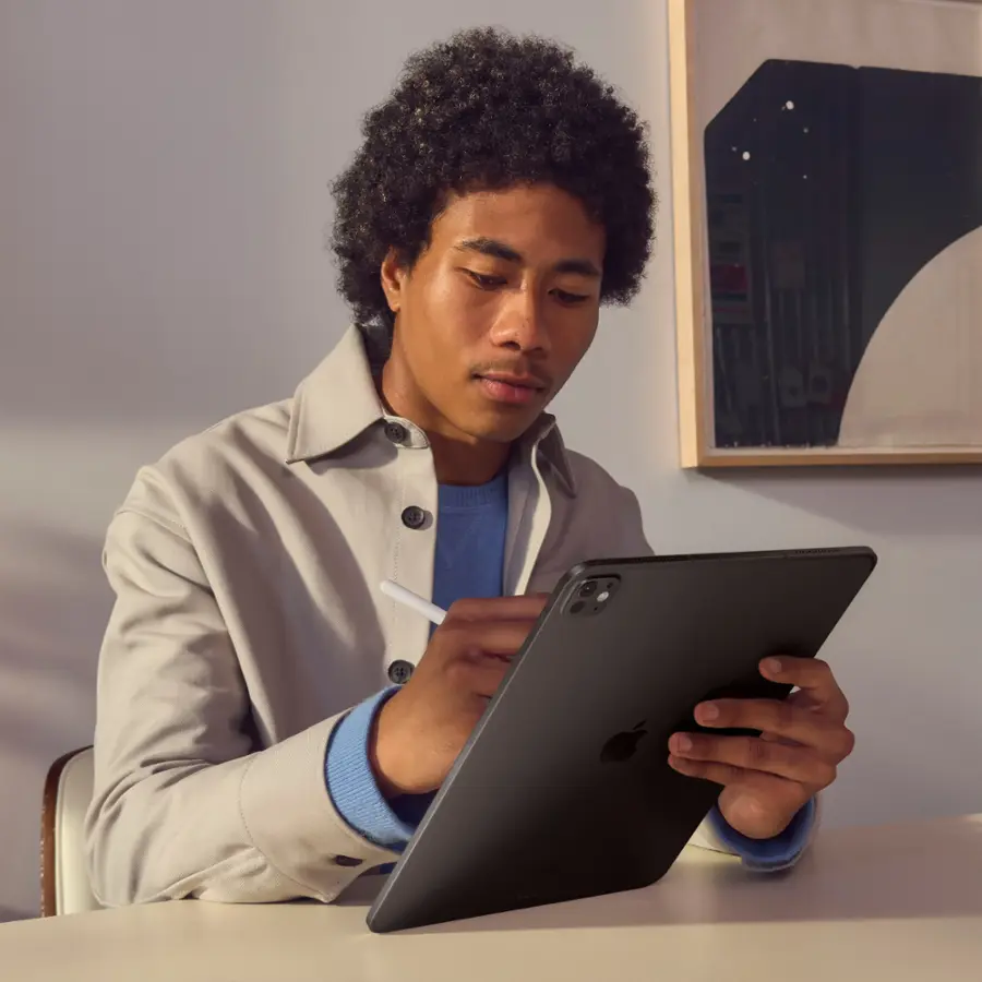 Alt View 15. Apple - 13-inch iPad Pro M4 chip  Wi-Fi + Cellular 256GB with OLED - Silver.