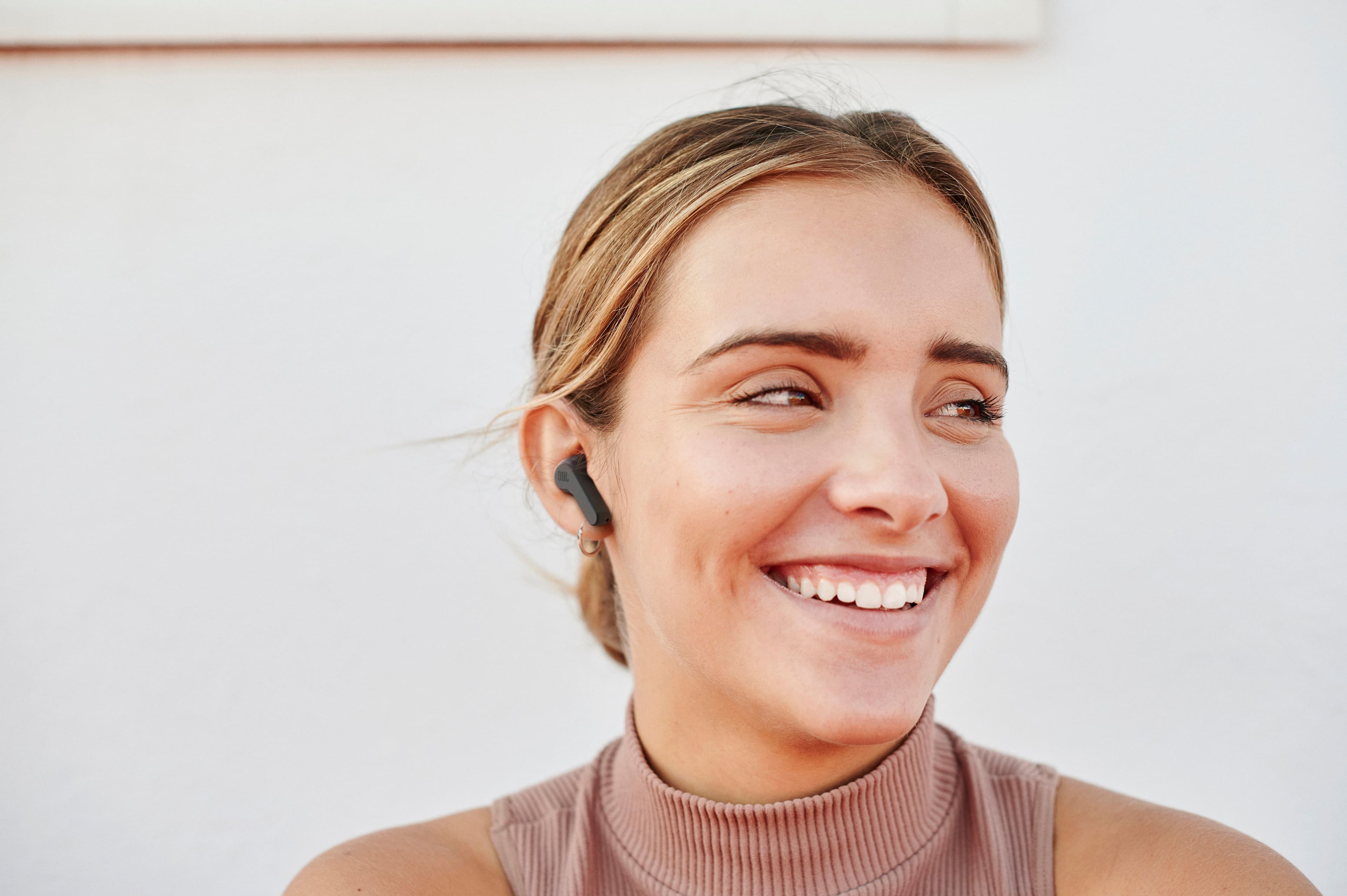 Alt View 18. JBL - Vibe Beam True Wireless Earbuds - Black.