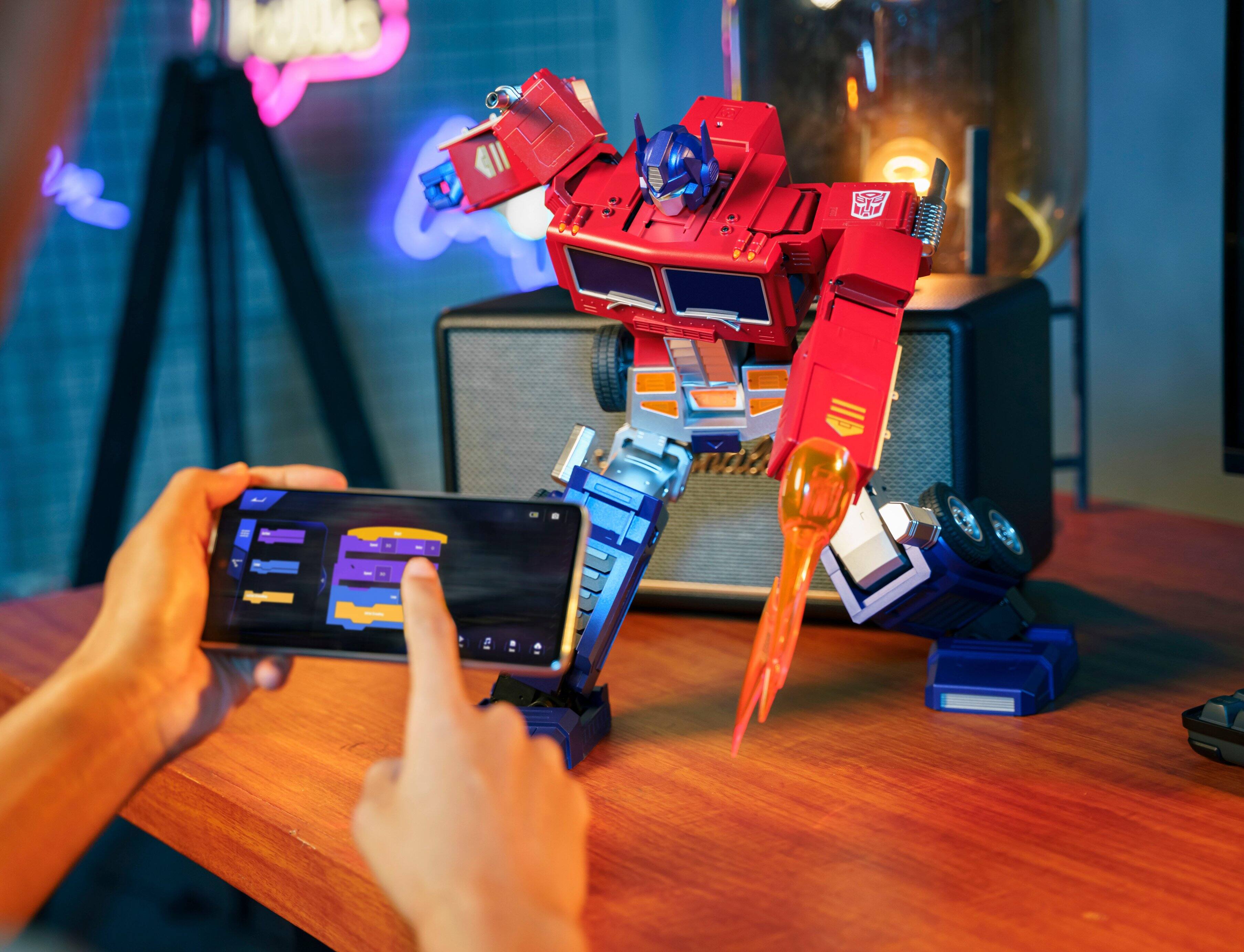 Alt View 28. Robosen - Transformers Optimus Prime Elite G1 - Multi.